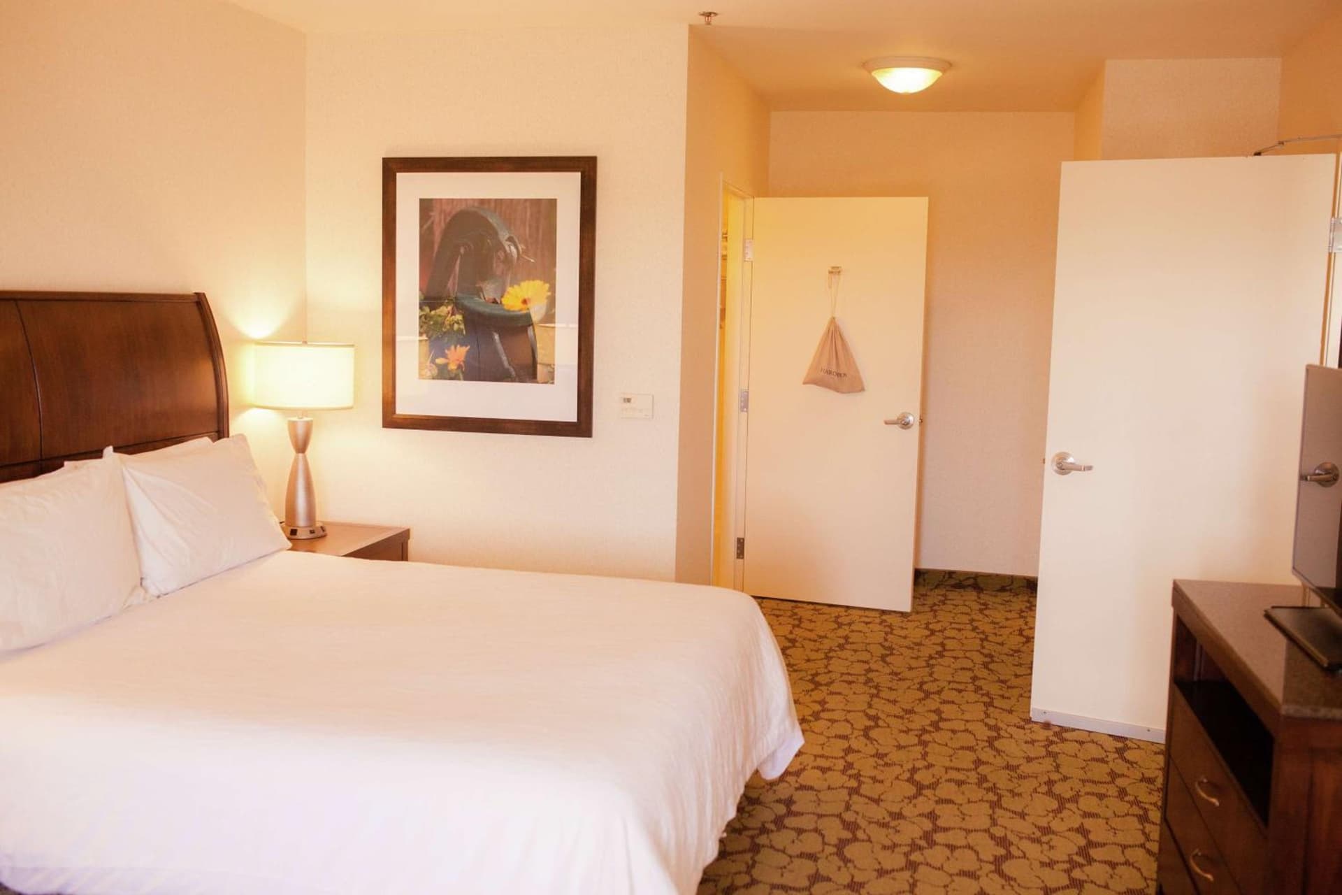 Hilton Garden Inn Redding gallery photo in Redding, CA — image 38