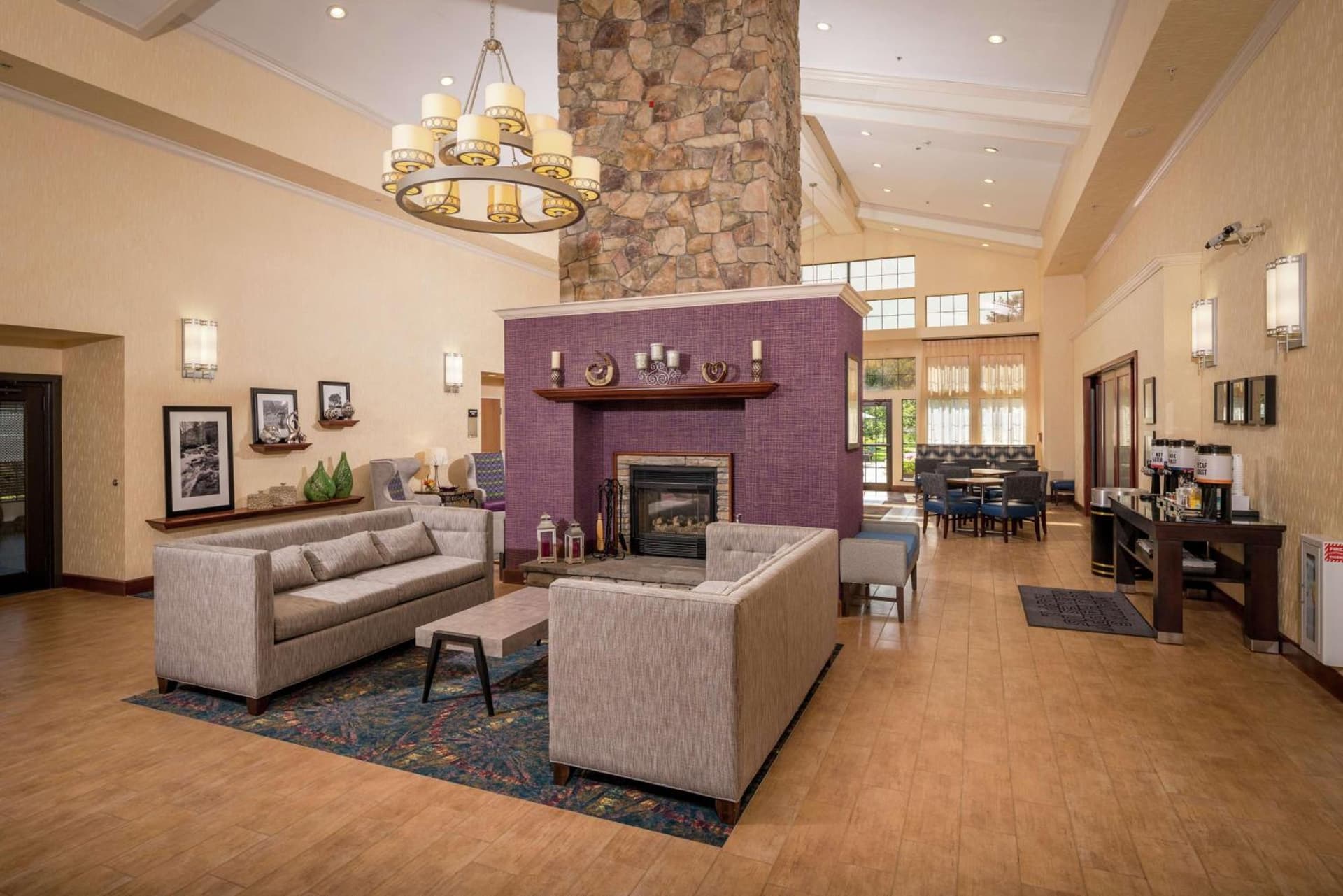 Hampton Inn & Suites Binghamton/Vestal interior in Vestal — gallery photo 2