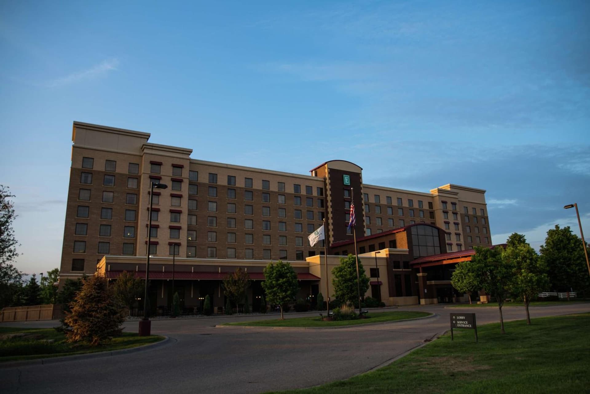 Embassy Suites by Hilton Minneapolis North — hotel in Brooklyn Center, Minnesota