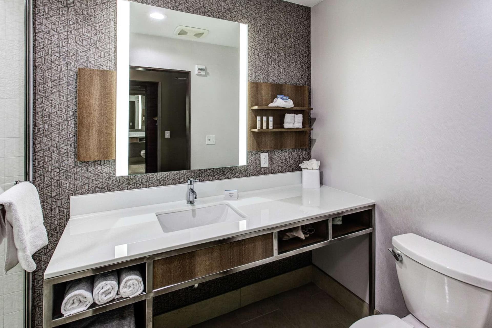 Hilton Garden Inn Topeka gallery photo in Topeka, KS — image 7