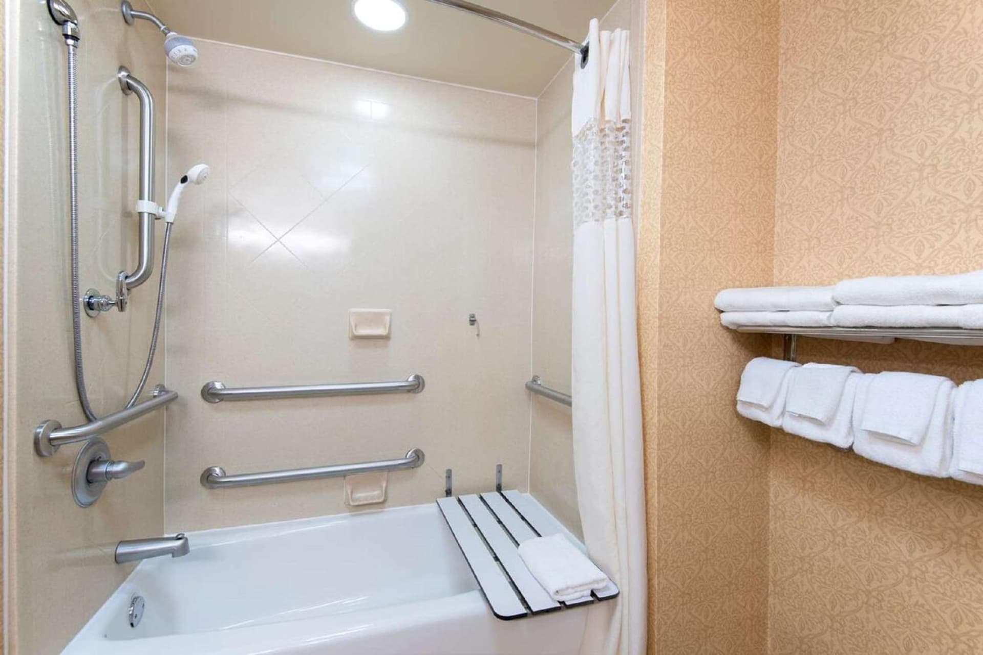Hampton Inn Schenectady Downtown gallery photo in Schenectady, NY — image 31