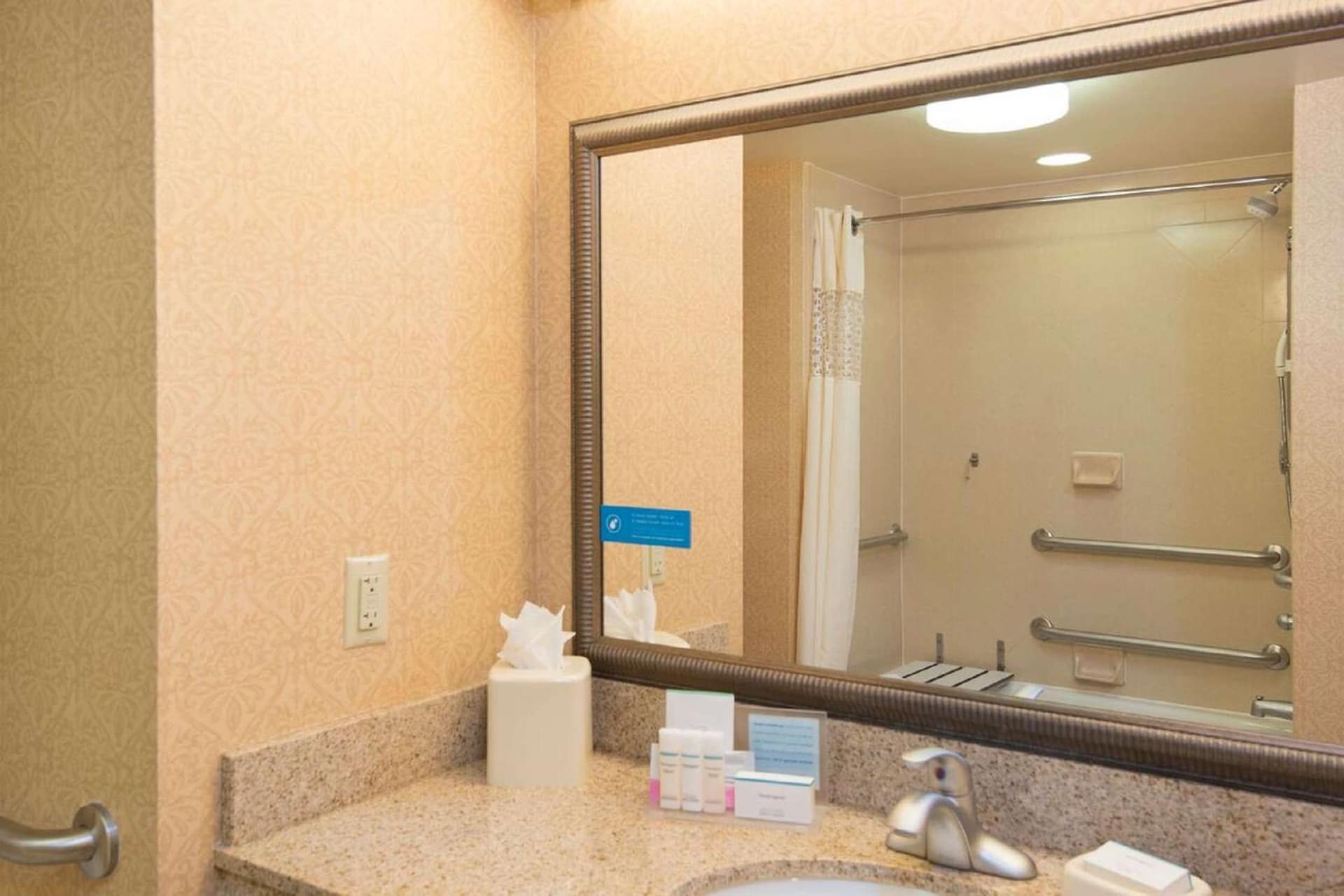 Hampton Inn Schenectady Downtown gallery photo in Schenectady, NY — image 11
