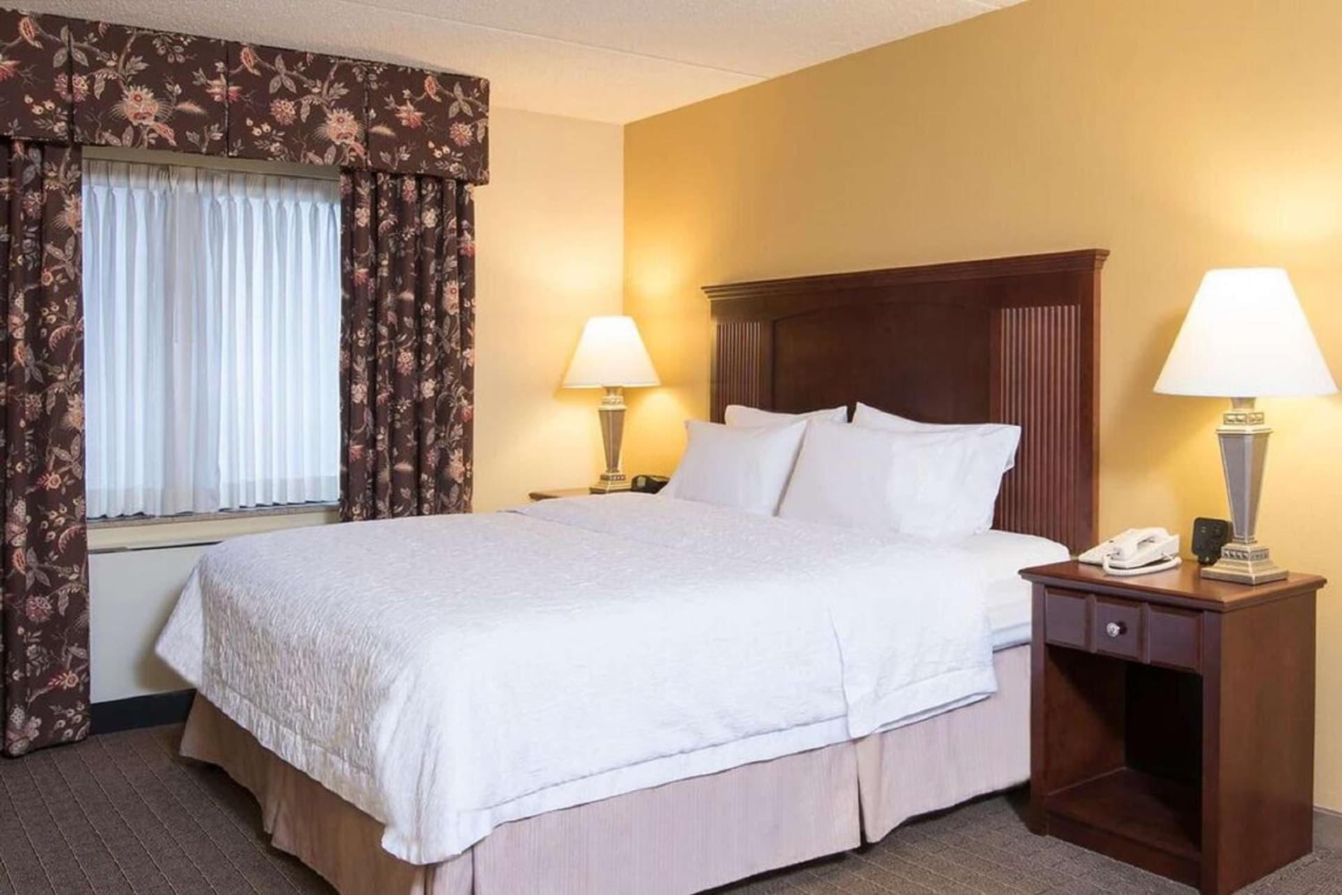 Hampton Inn Schenectady Downtown interior in Schenectady, NY — gallery photo 2