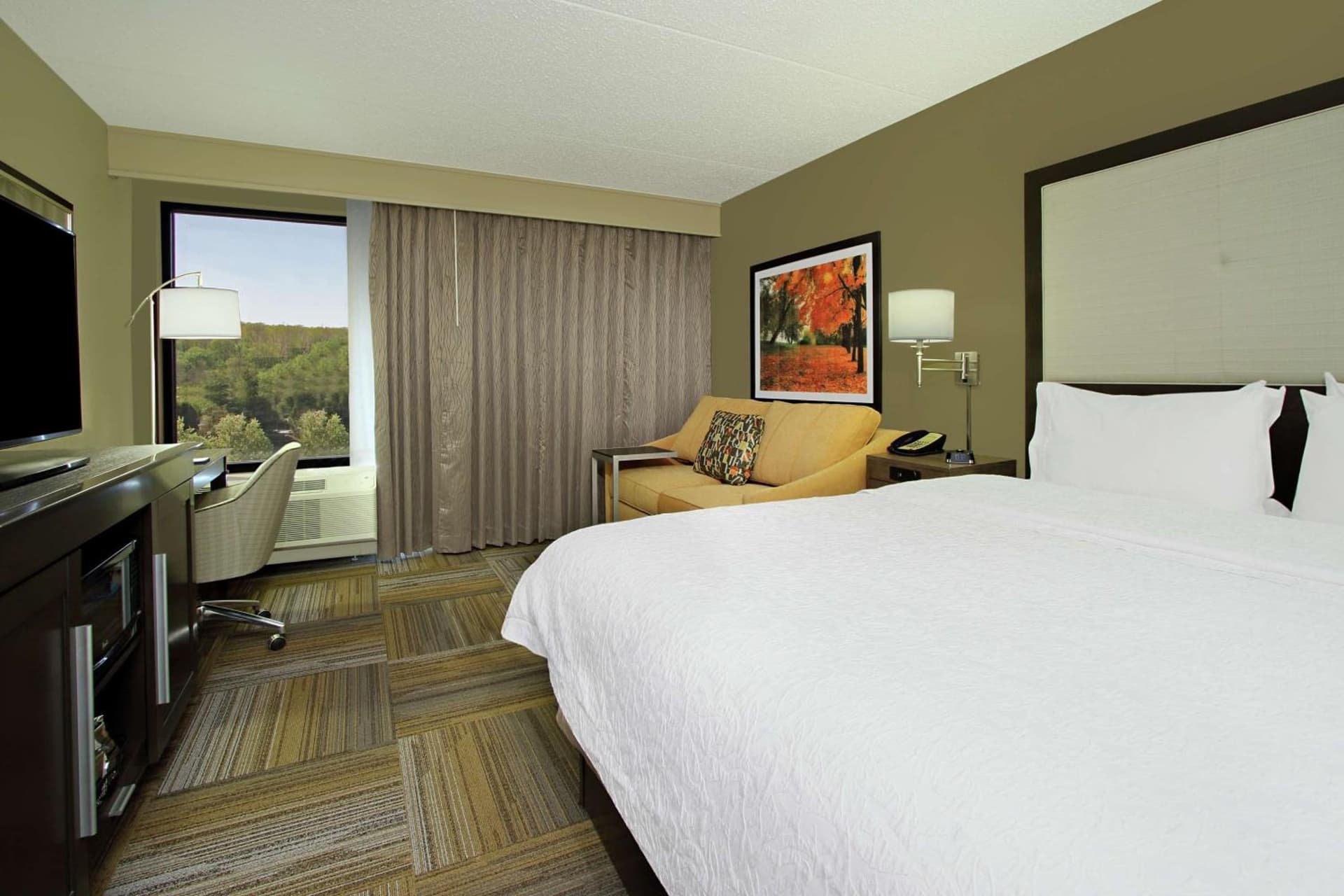 Hampton Inn Philadelphia-Great Valley interior in Frazer, PA — gallery photo 2