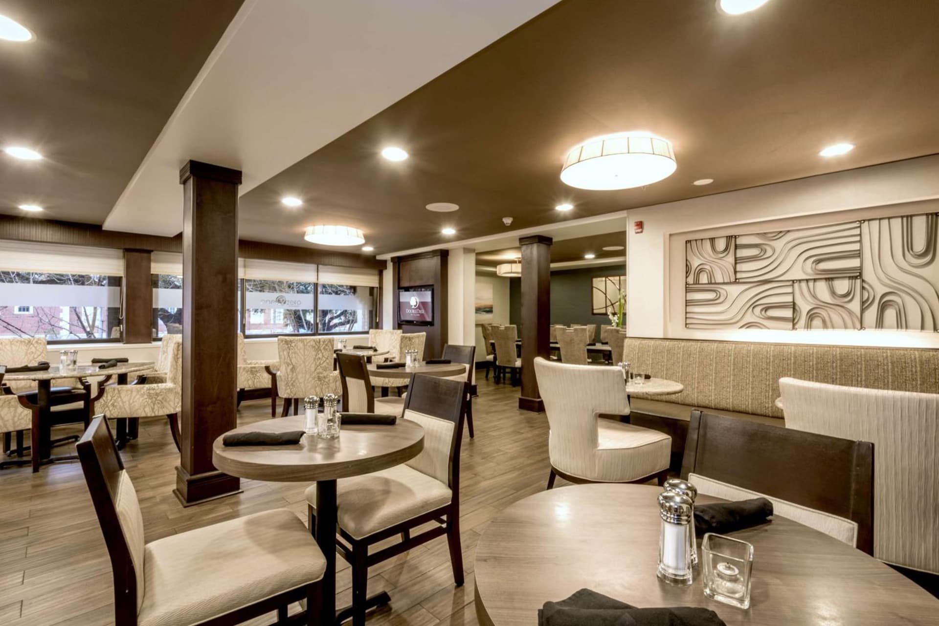 DoubleTree by Hilton Montgomery Downtown gallery photo in Montgomery, AL — image 6