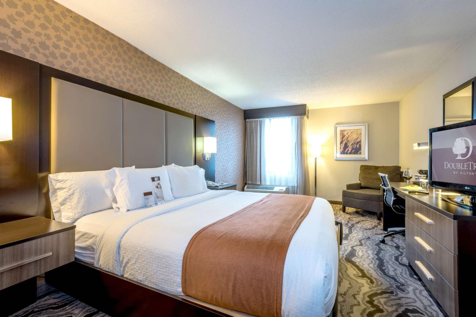 DoubleTree by Hilton Montgomery Downtown gallery photo in Montgomery, AL — image 35