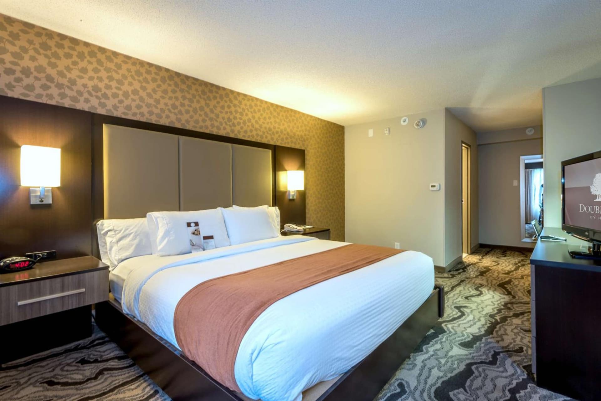 DoubleTree by Hilton Montgomery Downtown interior in Montgomery, AL — gallery photo 2