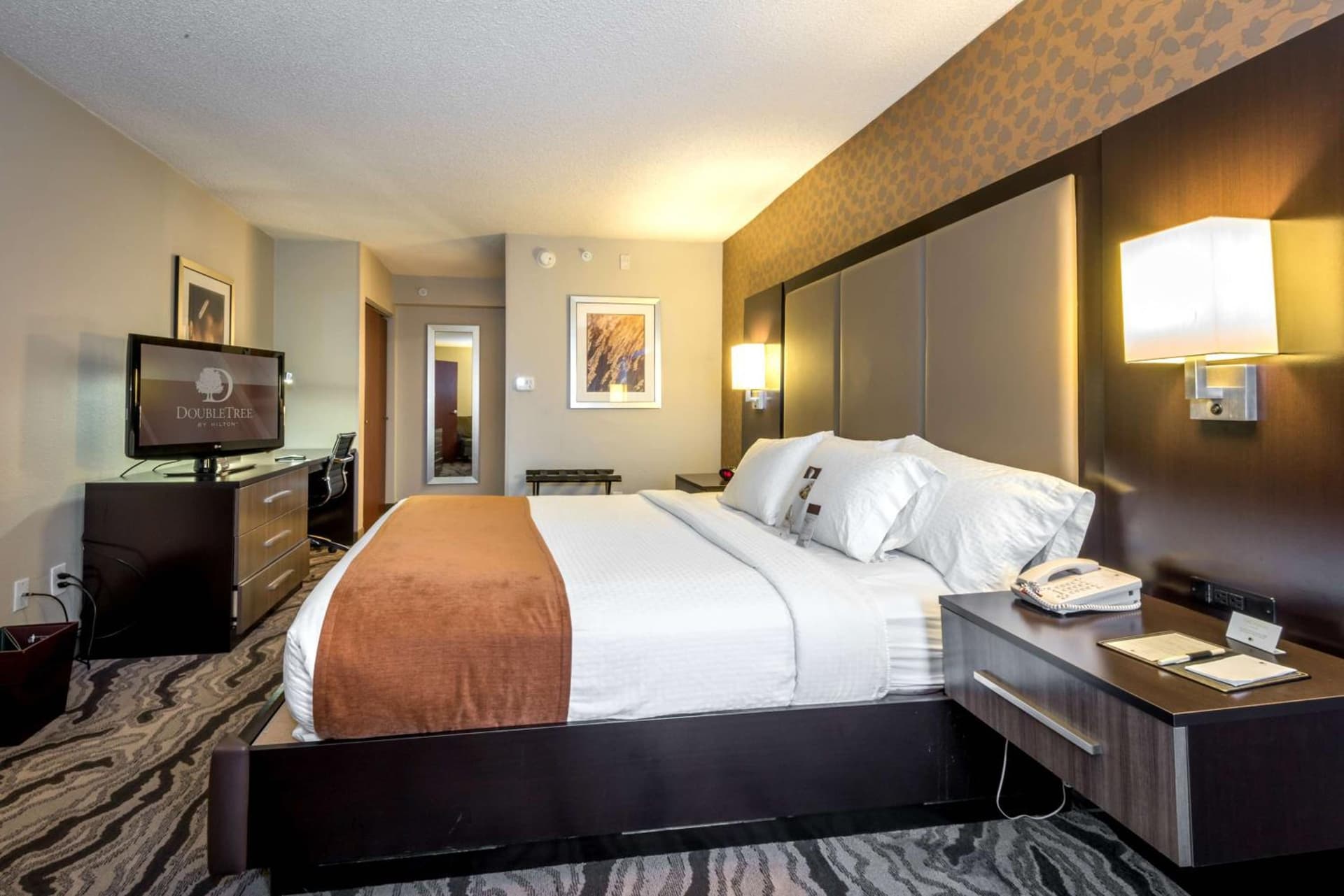 DoubleTree by Hilton Montgomery Downtown gallery photo in Montgomery, AL — image 37