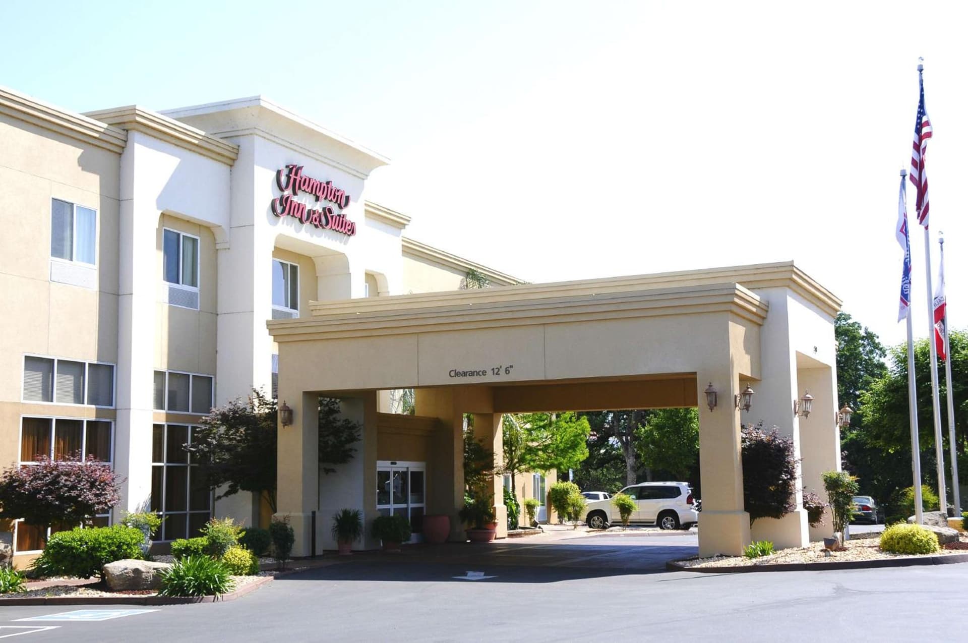 Hampton Inn & Suites Red Bluff interior in Red Bluff, CA — gallery photo 2