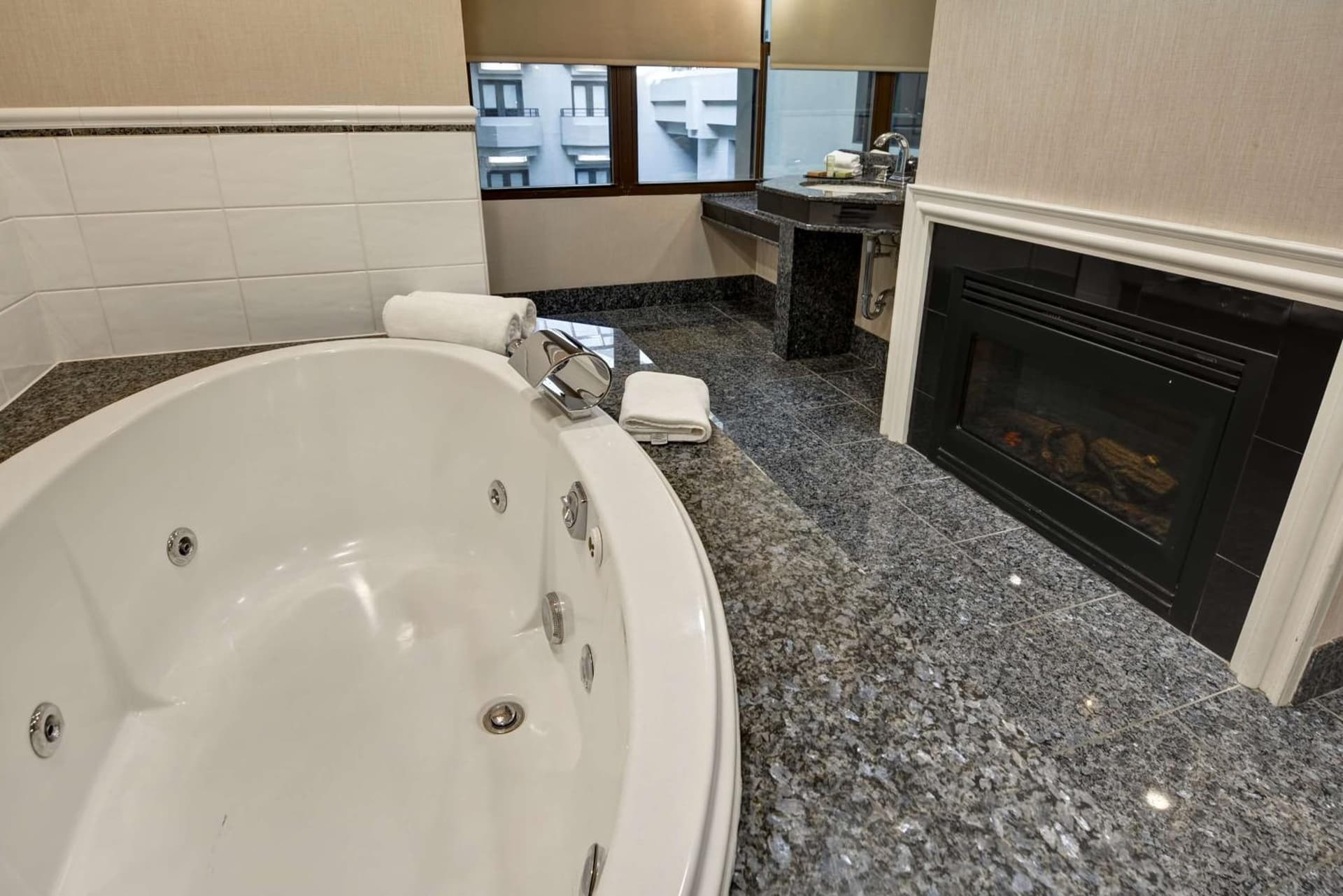 The Cincinnatian Curio Collection by Hilton interior in Cincinnati, OH — gallery photo 2
