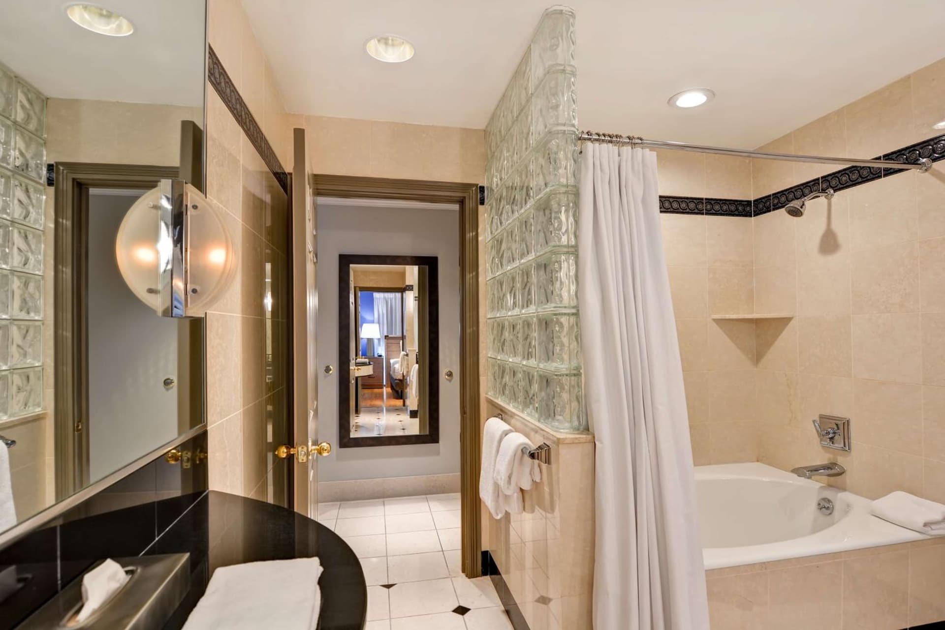The Cincinnatian Curio Collection by Hilton gallery photo in Cincinnati, OH — image 10