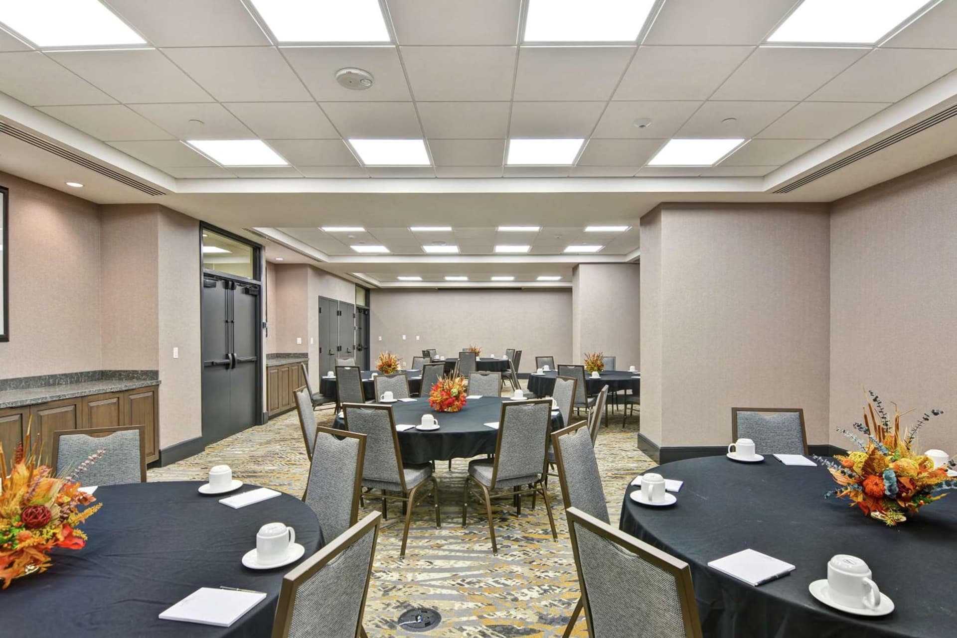 The Cincinnatian Curio Collection by Hilton interior in Cincinnati, OH — gallery photo 2
