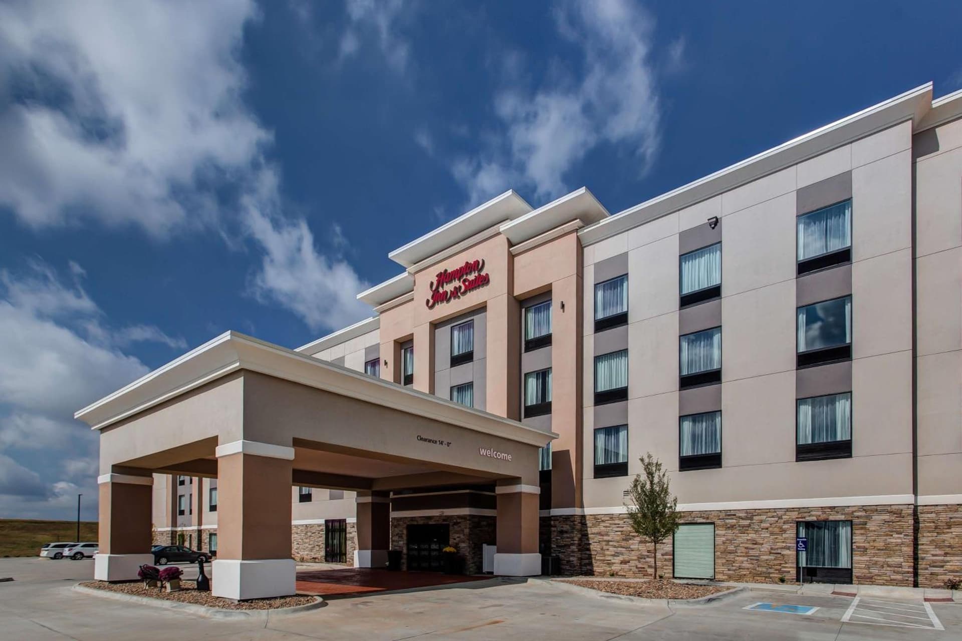 Hampton Inn & Suites-Wichita/Airport, KS interior in Wichita, KS — gallery photo 2