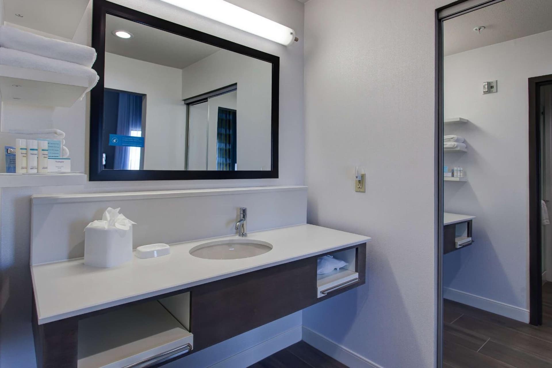 Hampton Inn & Suites-Wichita/Airport, KS gallery photo in Wichita, KS — image 11
