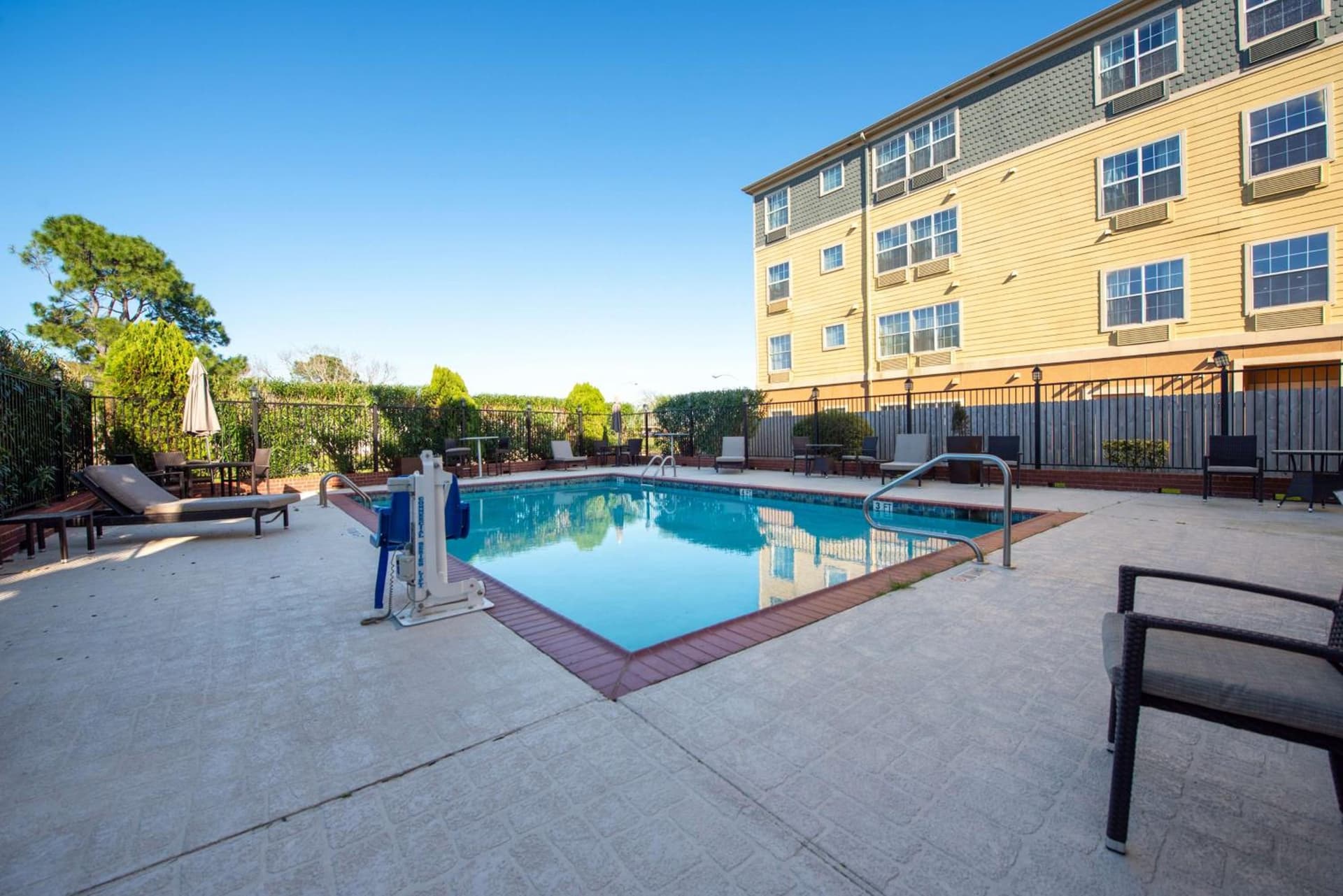 Hampton Inn & Suites Port Arthur gallery photo in Port Arthur, TX — image 7