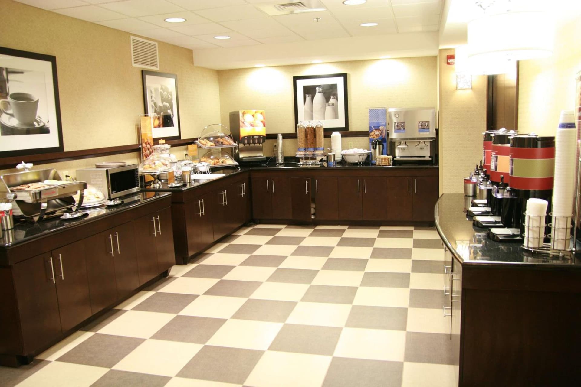 Hampton Inn Topeka gallery photo in Topeka, KS — image 12