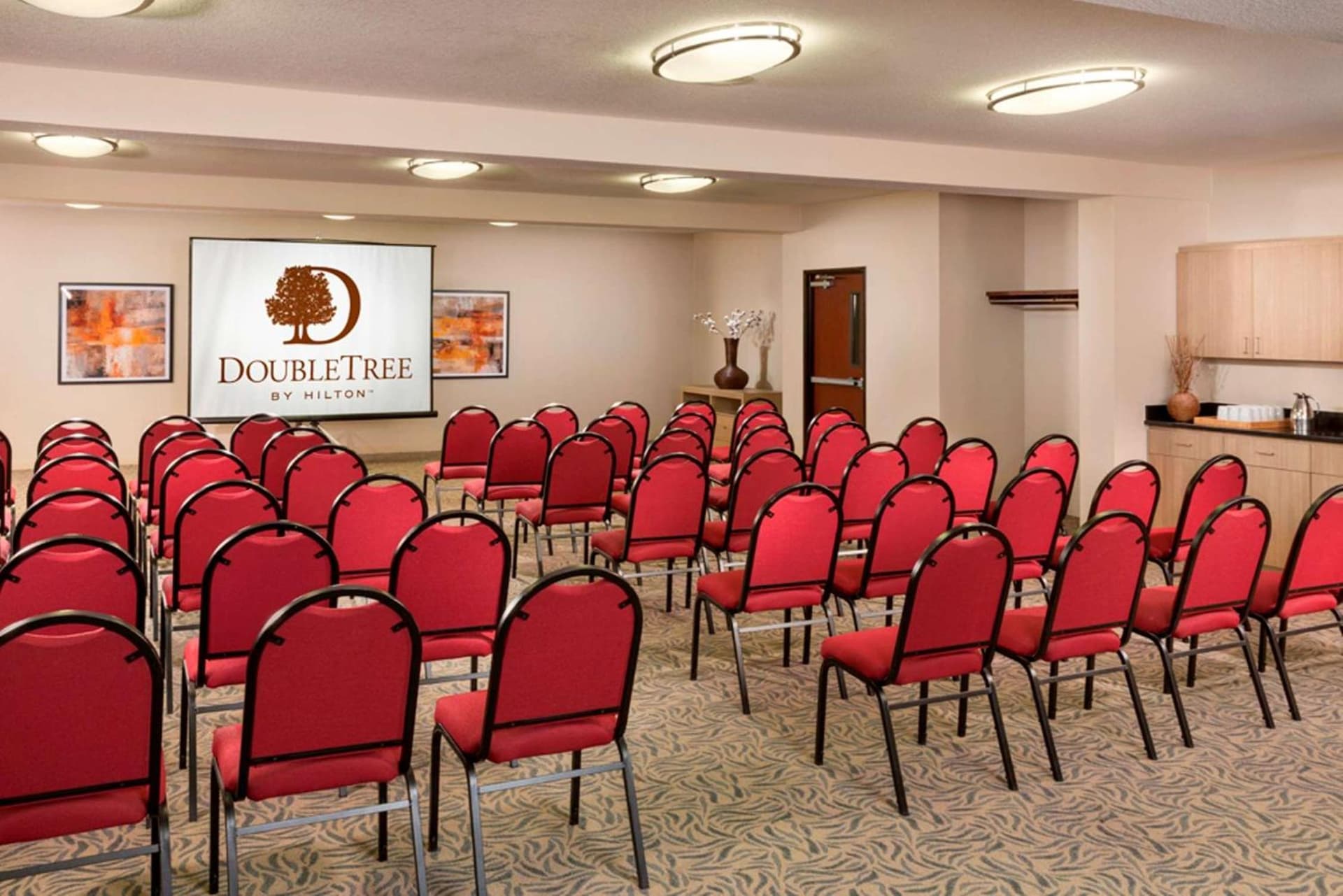 DoubleTree by Hilton Vancouver interior in Vancouver, WA — gallery photo 2