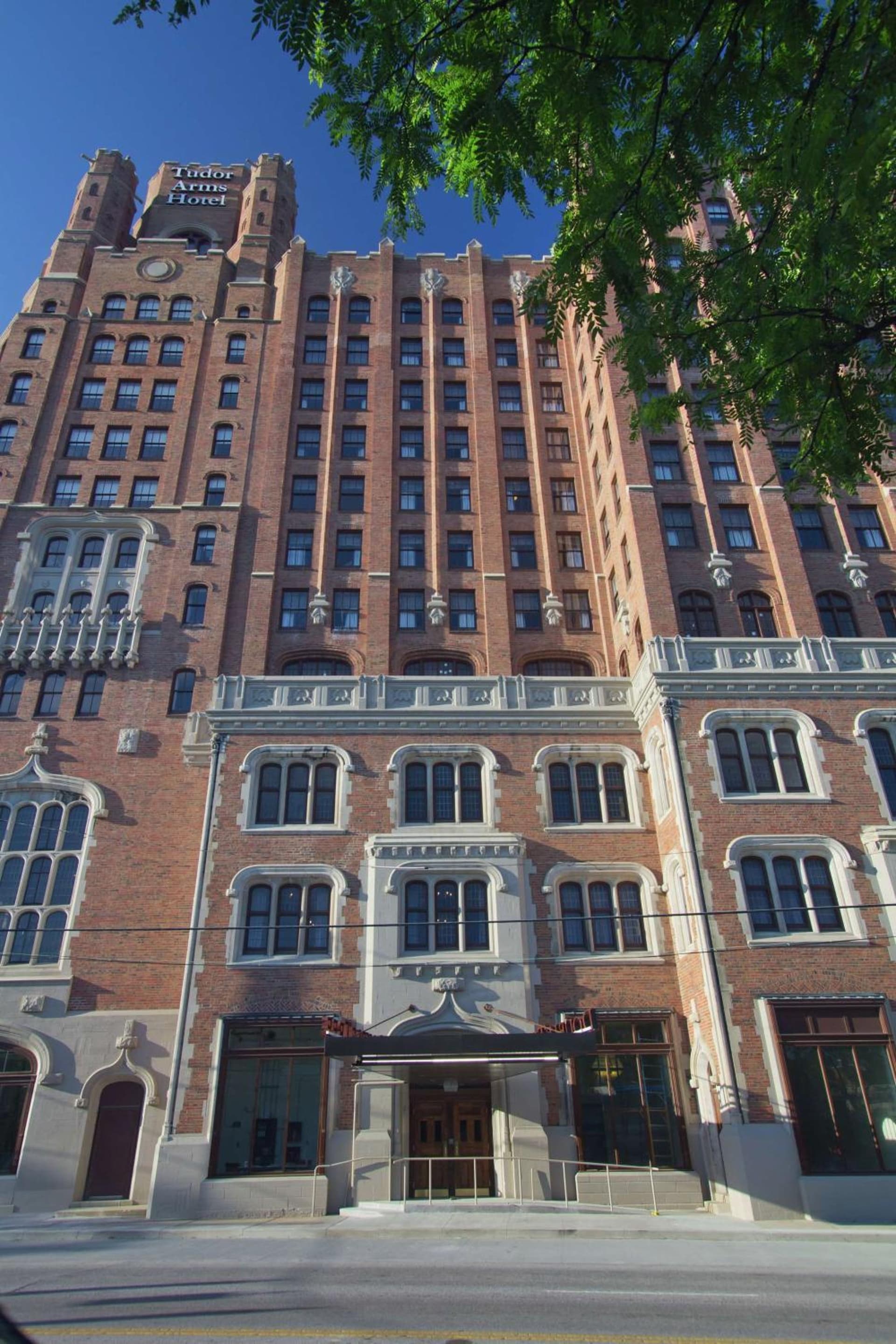 The Tudor Arms Hotel Cleveland - a DoubleTree by Hilton interior in Cleveland, OH — gallery photo 2