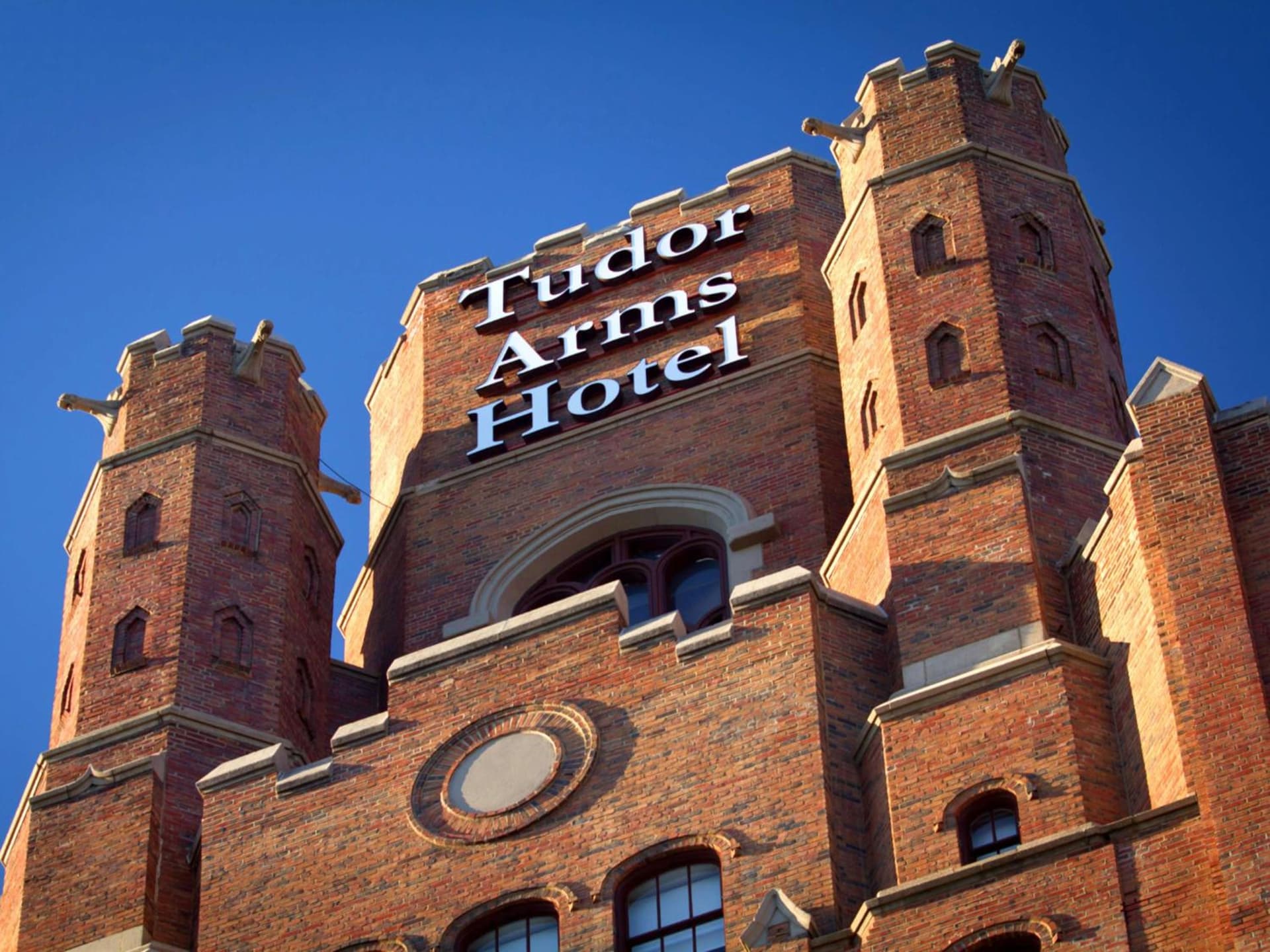 The Tudor Arms Hotel Cleveland - a DoubleTree by Hilton gallery photo in Cleveland, OH — image 7