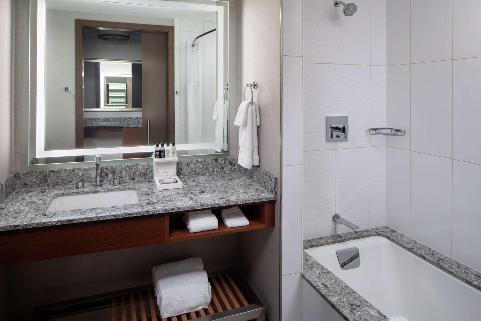 Hilton Rochester Mayo Clinic Area gallery photo in Rochester, MN — image 38