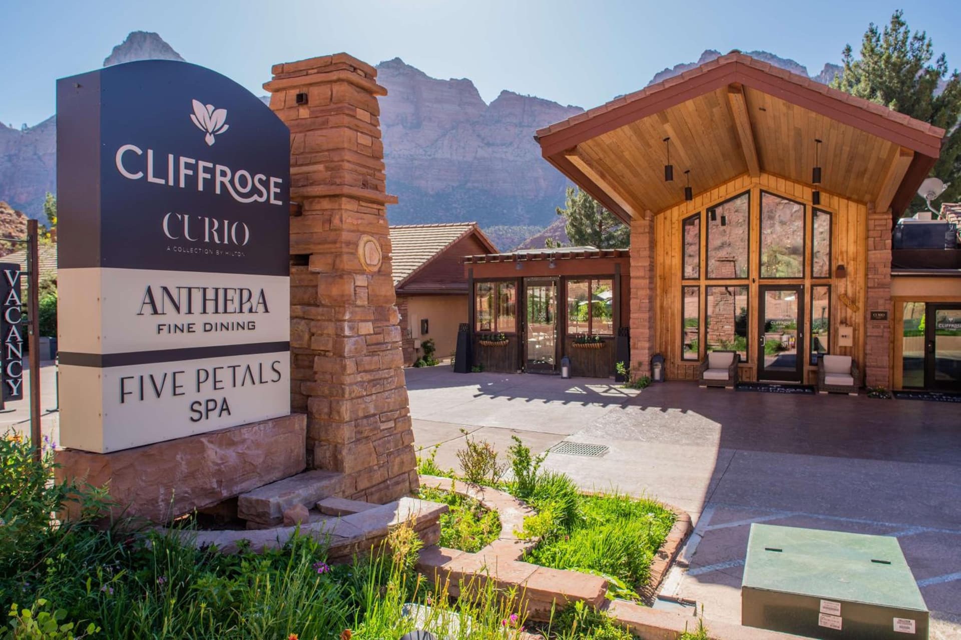 Cliffrose Springdale, Curio Collection By Hilton interior in Springdale, UT — gallery photo 2