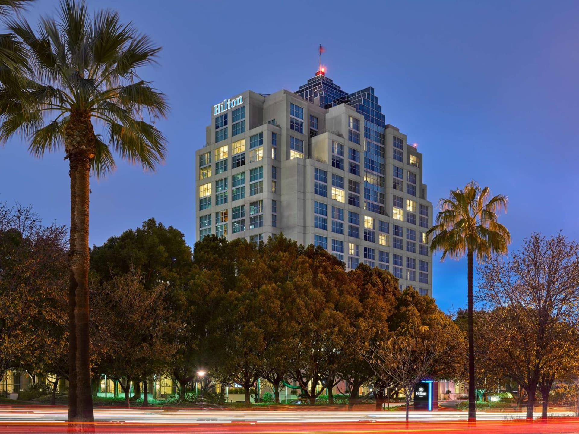 Hilton Los Angeles North-Glendale & Executive Meeting Center property views in Glendale, CA — gallery photo 3