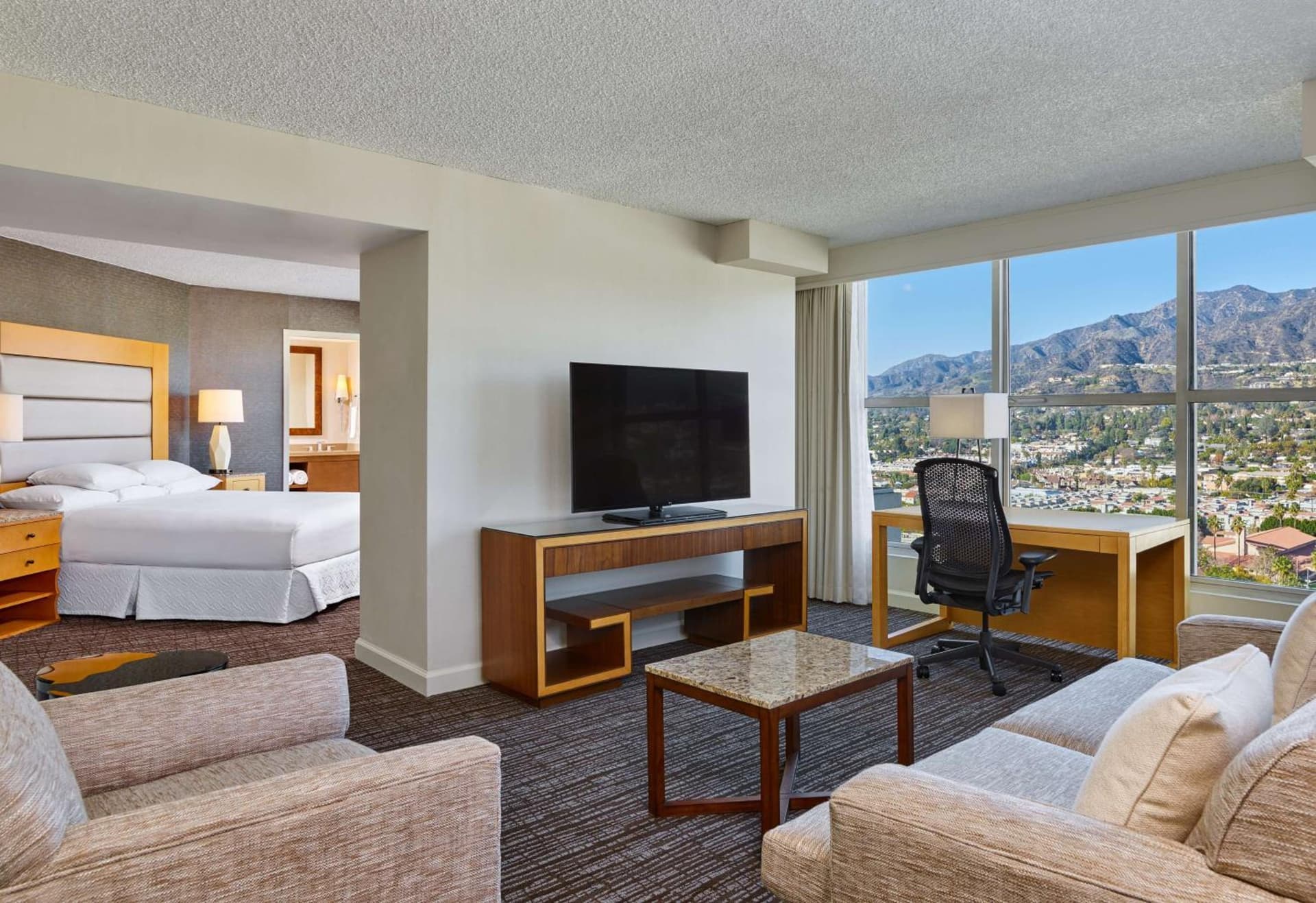 Hilton Los Angeles North-Glendale & Executive Meeting Center interior in Glendale, CA — gallery photo 2