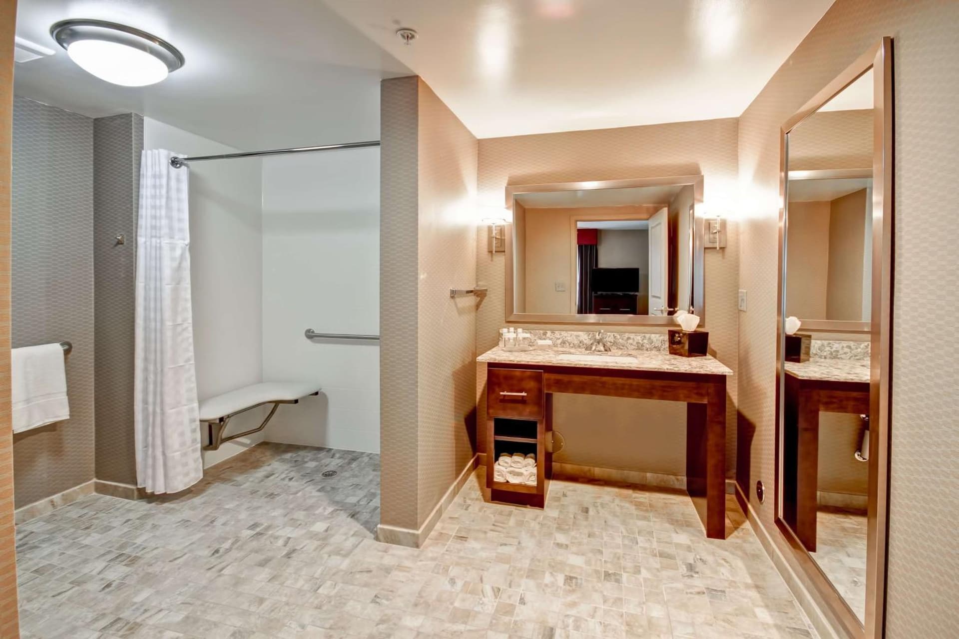 Homewood Suites by Hilton Bridgewater/Branchburg interior in Branchburg Park, NJ — gallery photo 2