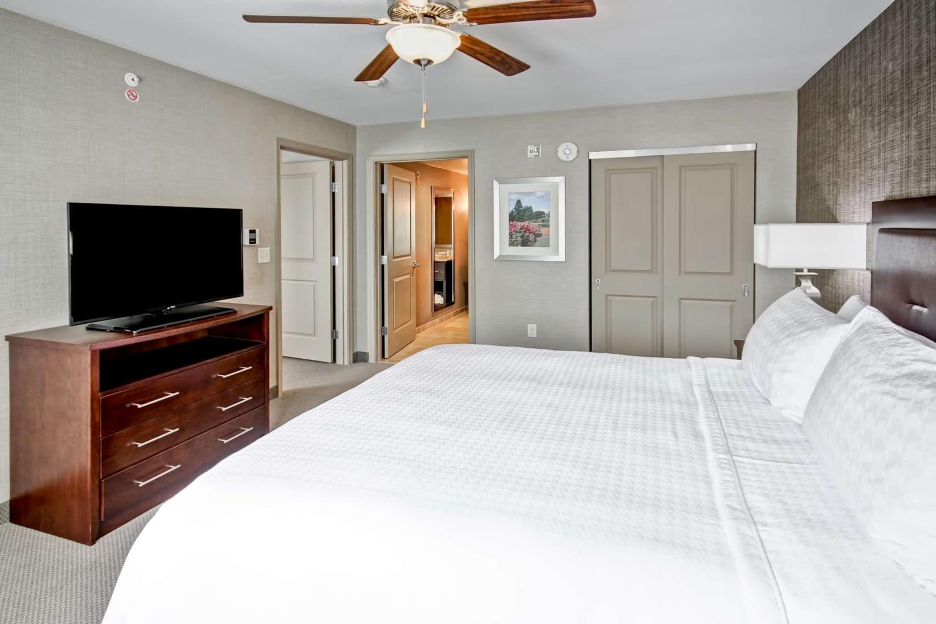 Homewood Suites by Hilton Bridgewater/Branchburg gallery photo in Branchburg Park, NJ — image 11