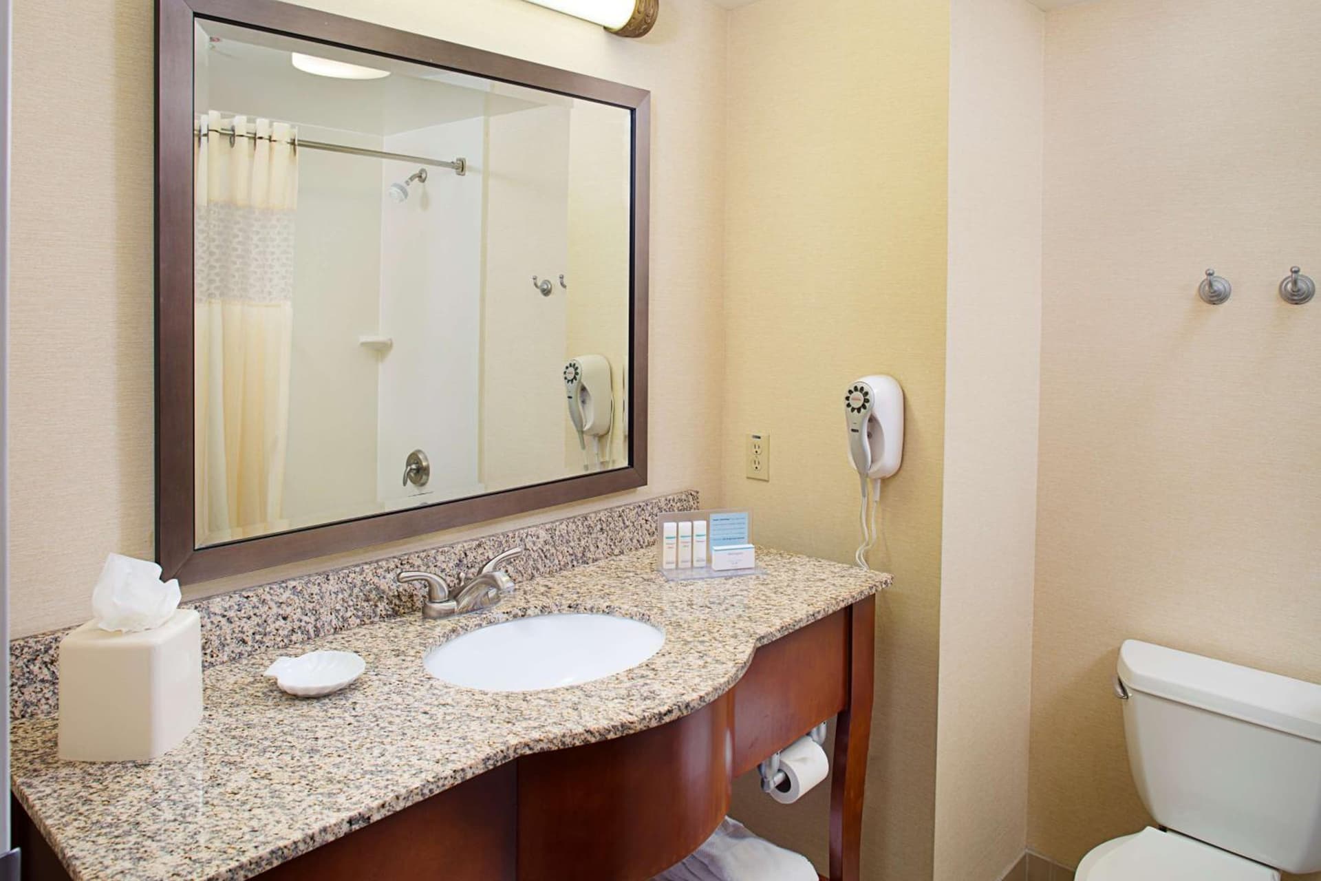 Hampton Inn & Suites Lancaster gallery photo in Lancaster, CA — image 18