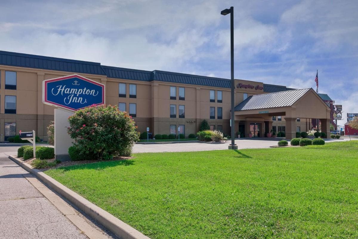 Hampton Inn Marion featured exterior or lobby in Marion, IL — similar hotel