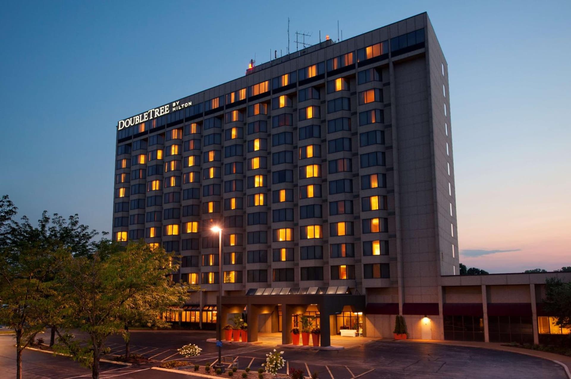 DoubleTree by Hilton Hotel St. Louis - Chesterfield interior in Chesterfield, MO — gallery photo 2