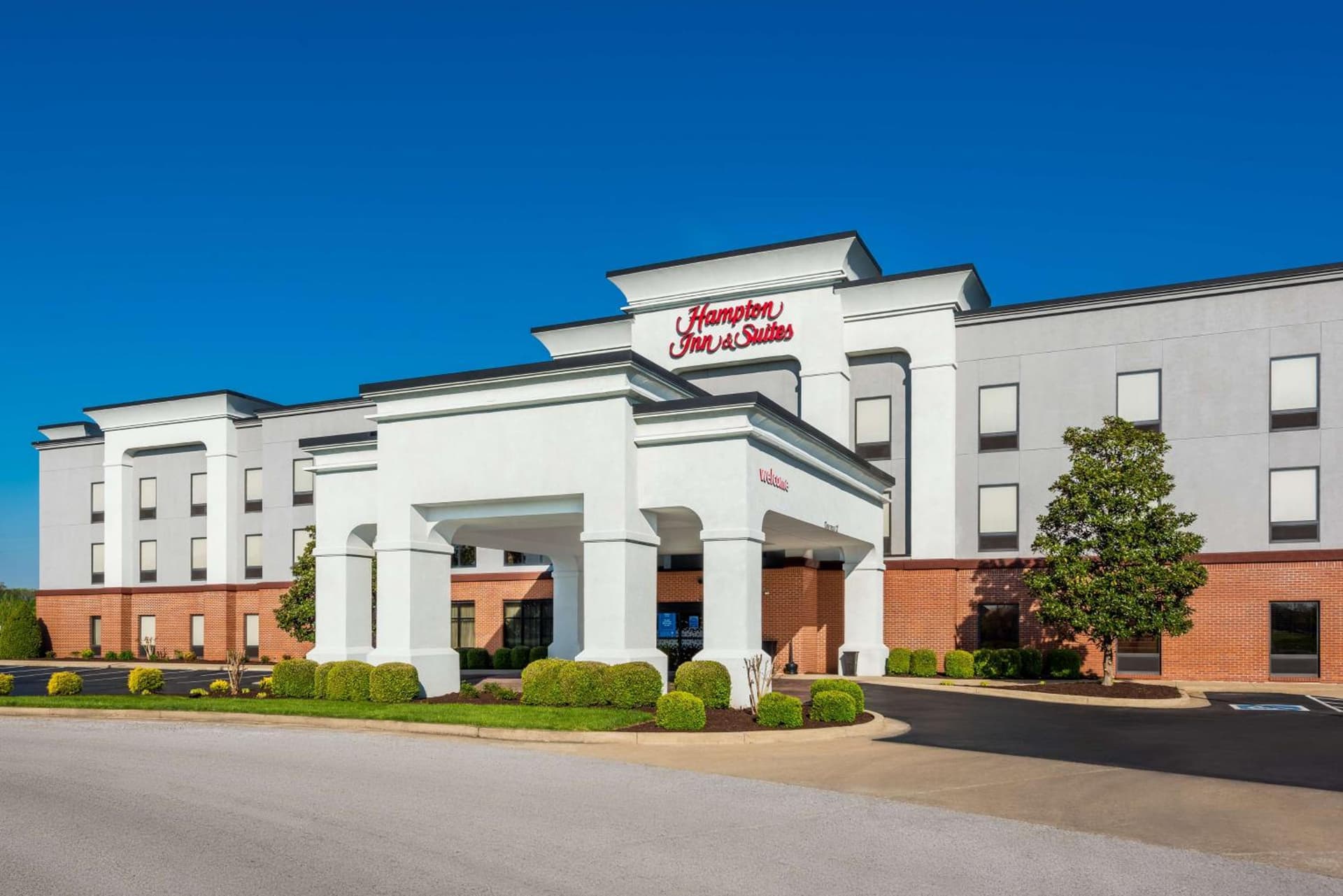 Hampton Inn & Suites Hopkinsville featured exterior or lobby in Hopkinsville, KY — similar hotel