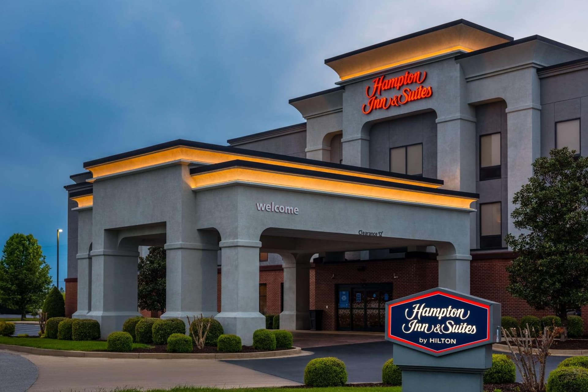 Hampton Inn & Suites Hopkinsville interior in Hopkinsville, KY — gallery photo 2