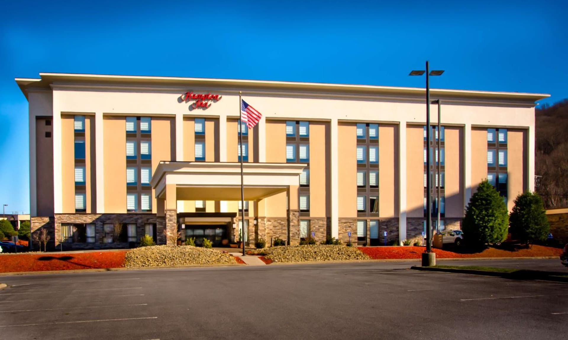 Hampton Inn Princeton interior in Princeton, WV — gallery photo 2