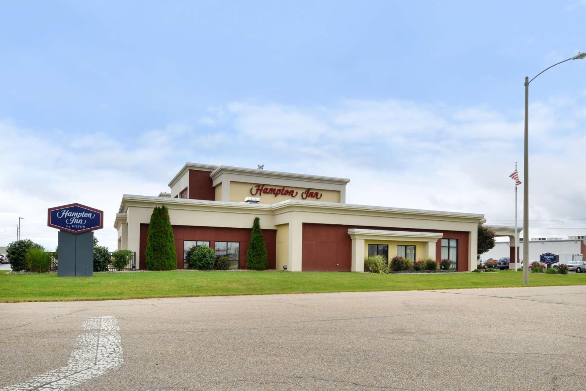 Hampton Inn by Hilton Litchfield interior in Litchfield, IL — gallery photo 2
