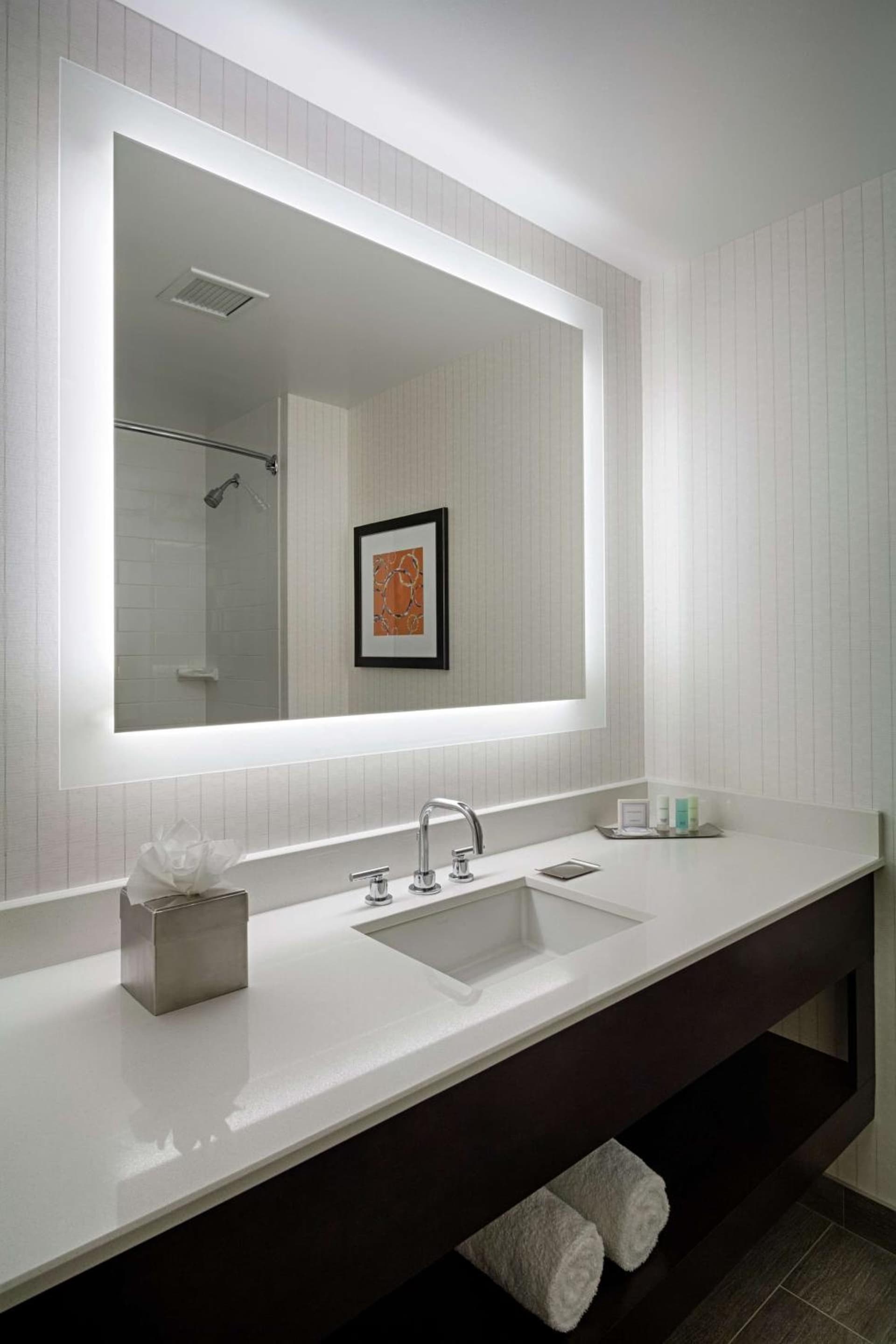 DoubleTree by Hilton Hotel Bristol gallery photo in Bristol, CT — image 16