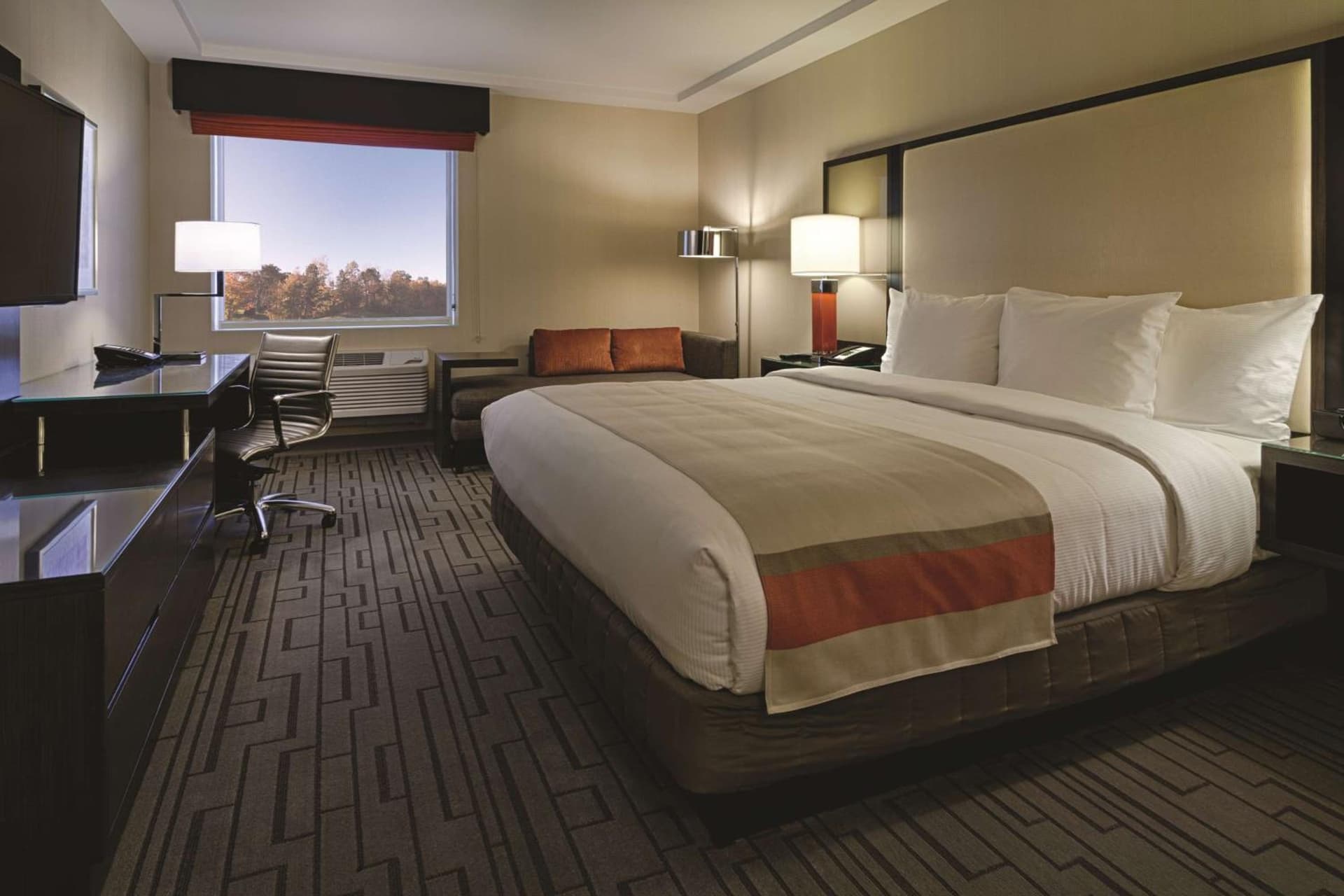 DoubleTree by Hilton Hotel Bristol gallery photo in Bristol, CT — image 17