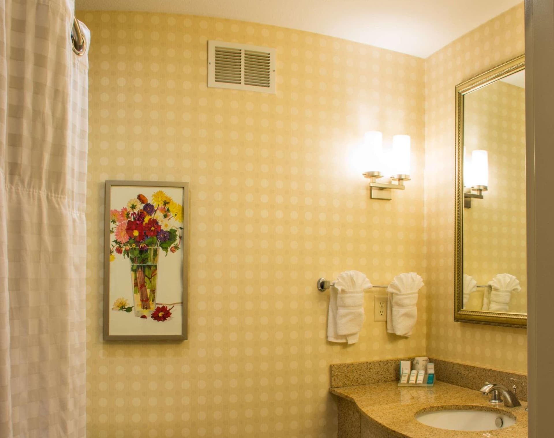 Hilton Garden Inn Elkhart interior in Elkhart, IN — gallery photo 2