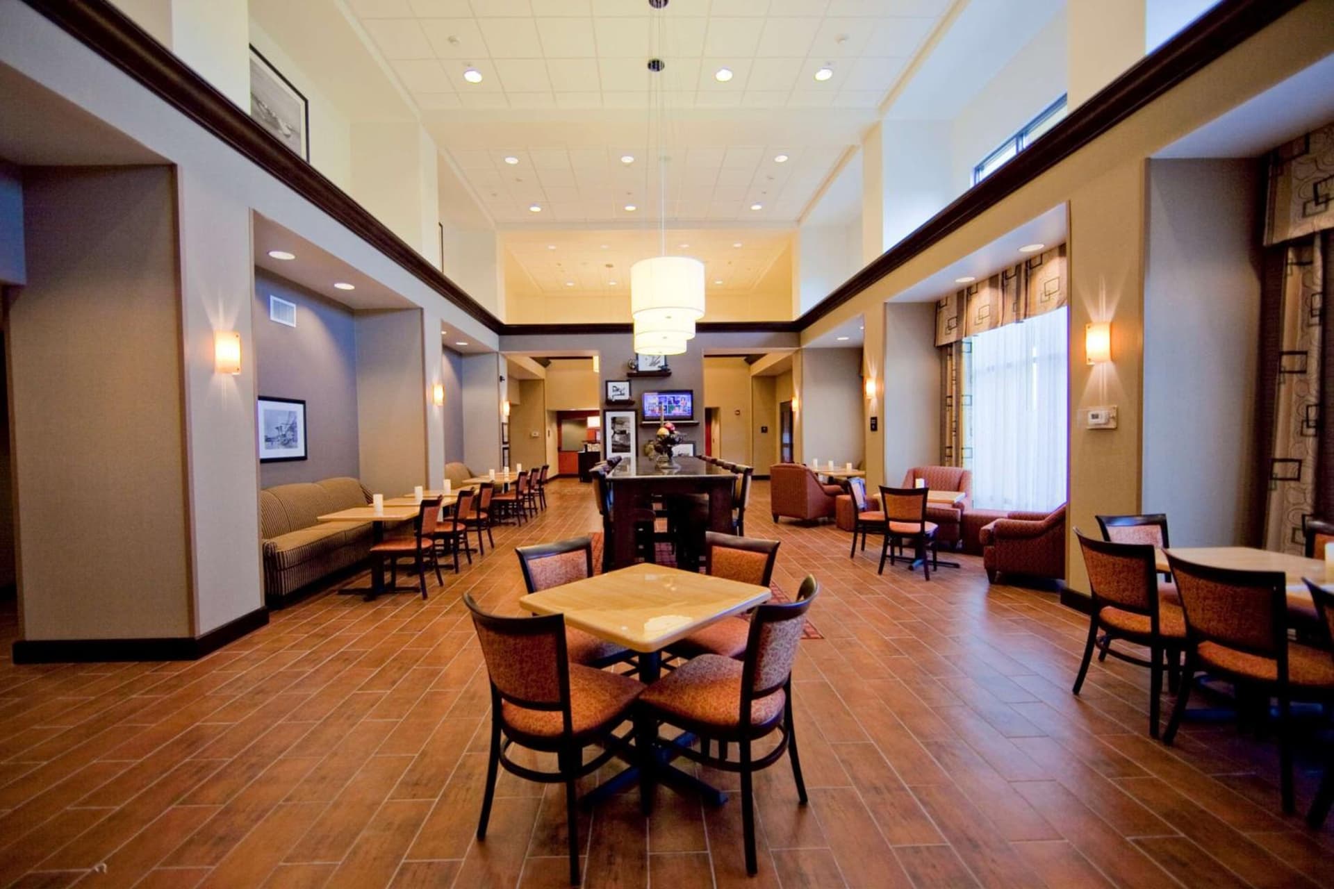 Hampton Inn & Suites by Hilton Seattle/Kent property views in Kent, WA — gallery photo 3