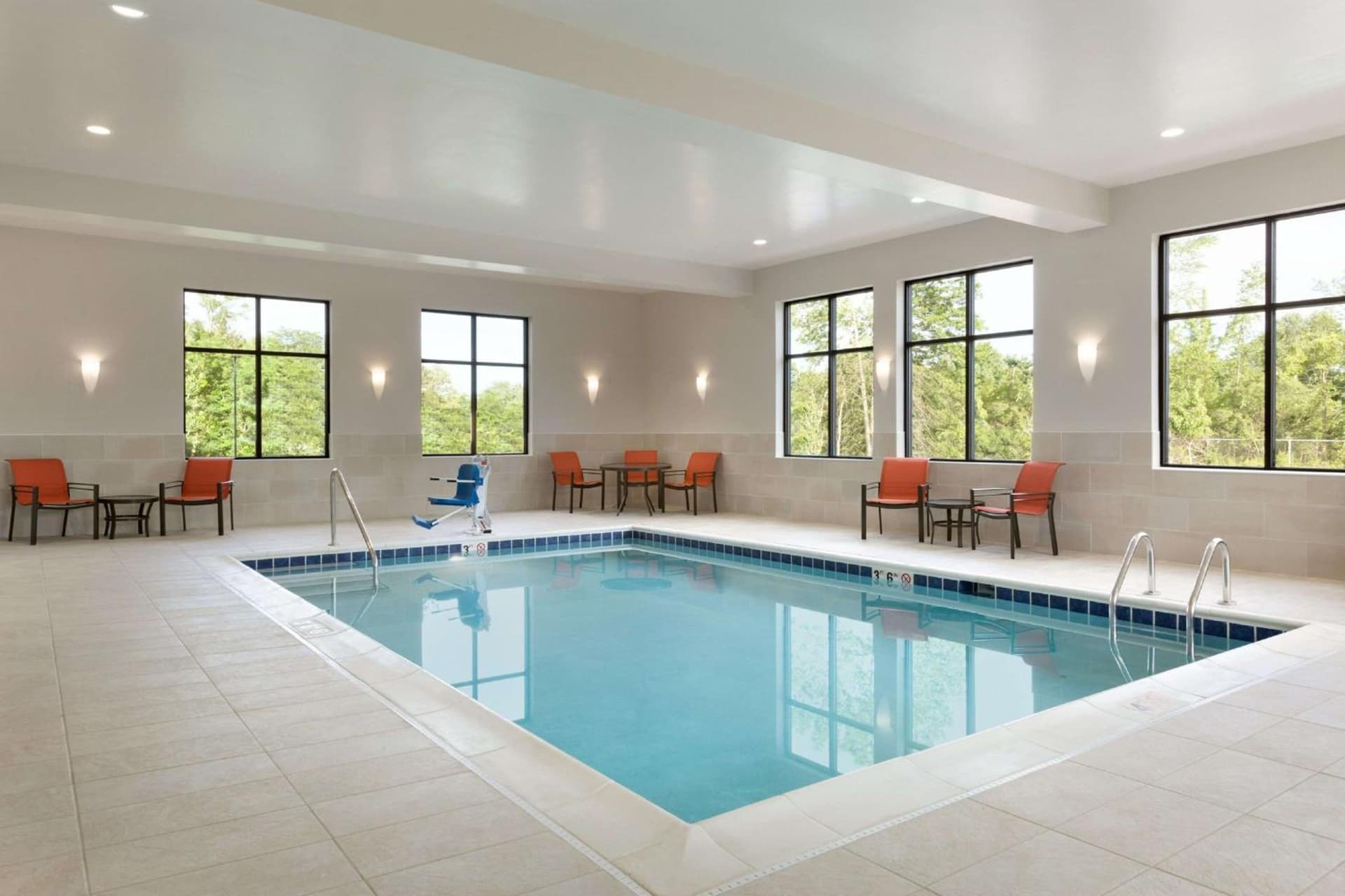 Hampton Inn By Hilton North Olmsted Cleveland Airport interior in North Olmsted, OH — gallery photo 2