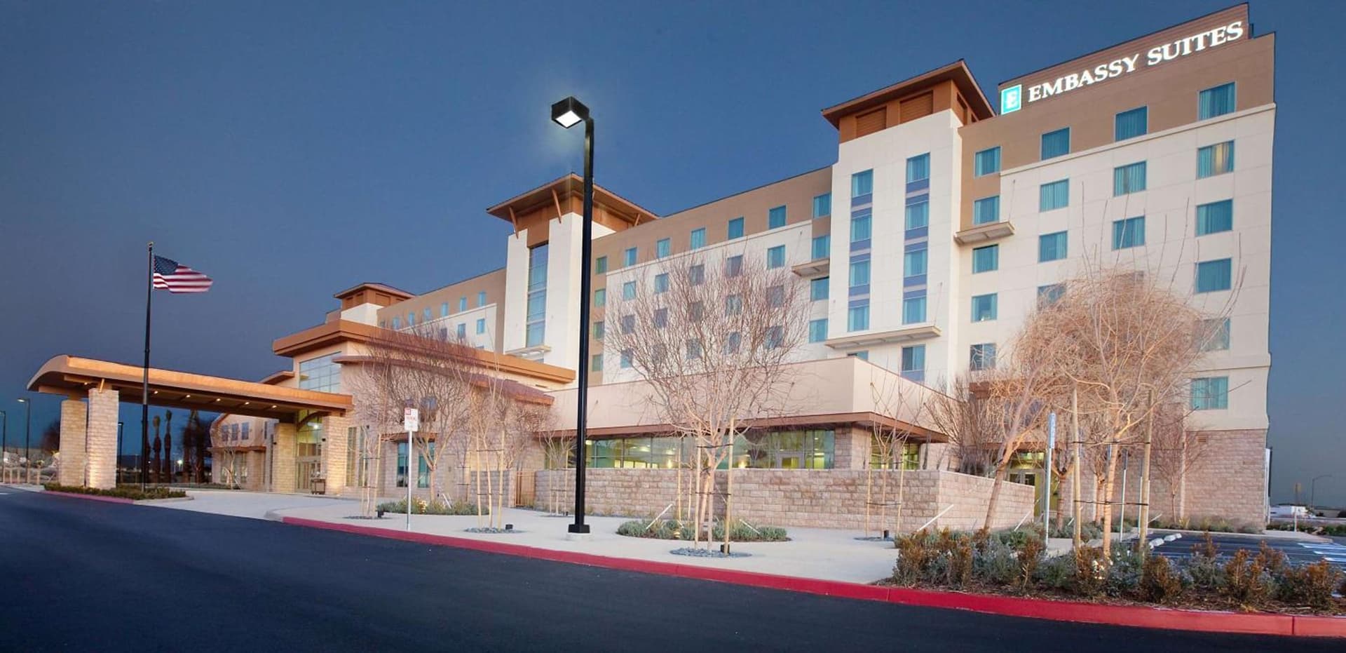 Embassy Suites Palmdale interior in Palmdale, CA — gallery photo 2