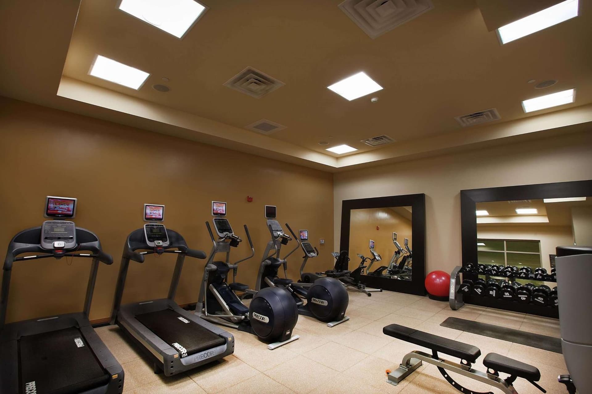 Embassy Suites Palmdale gallery photo in Palmdale, CA — image 39