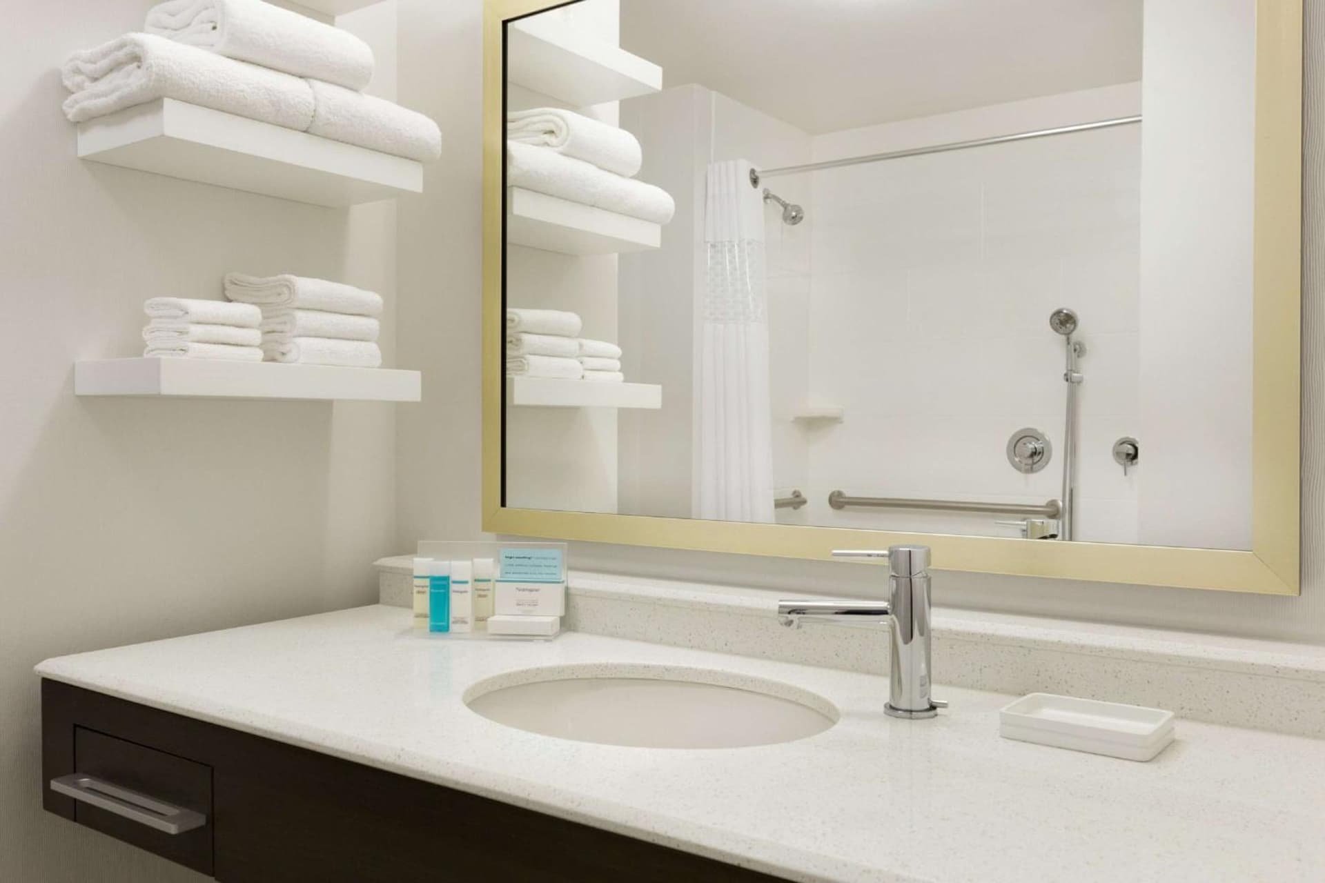 Hampton Inn By Hilton North Olmsted Cleveland Airport gallery photo in North Olmsted, OH — image 23