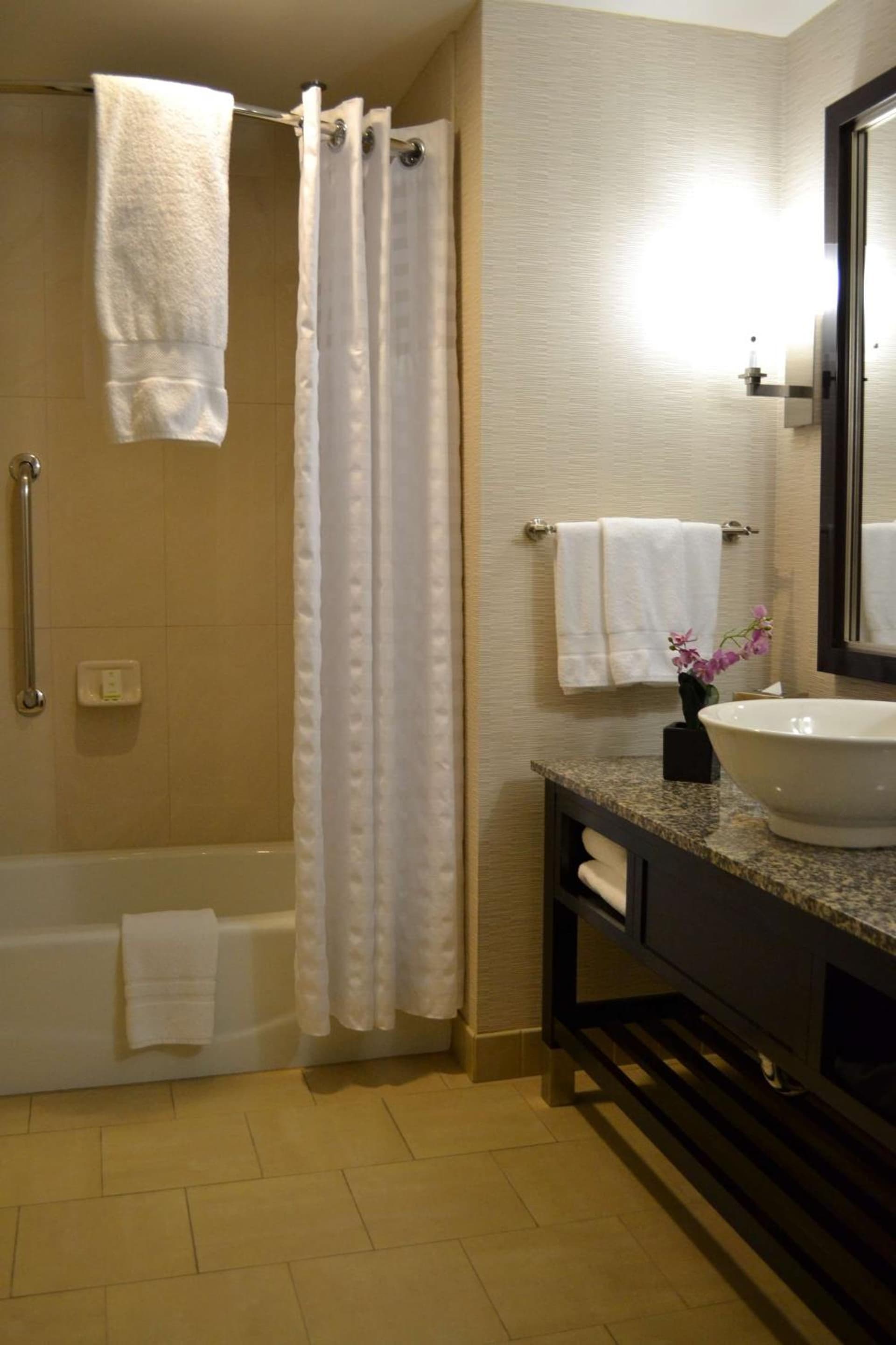 Embassy Suites Palmdale gallery photo in Palmdale, CA — image 27