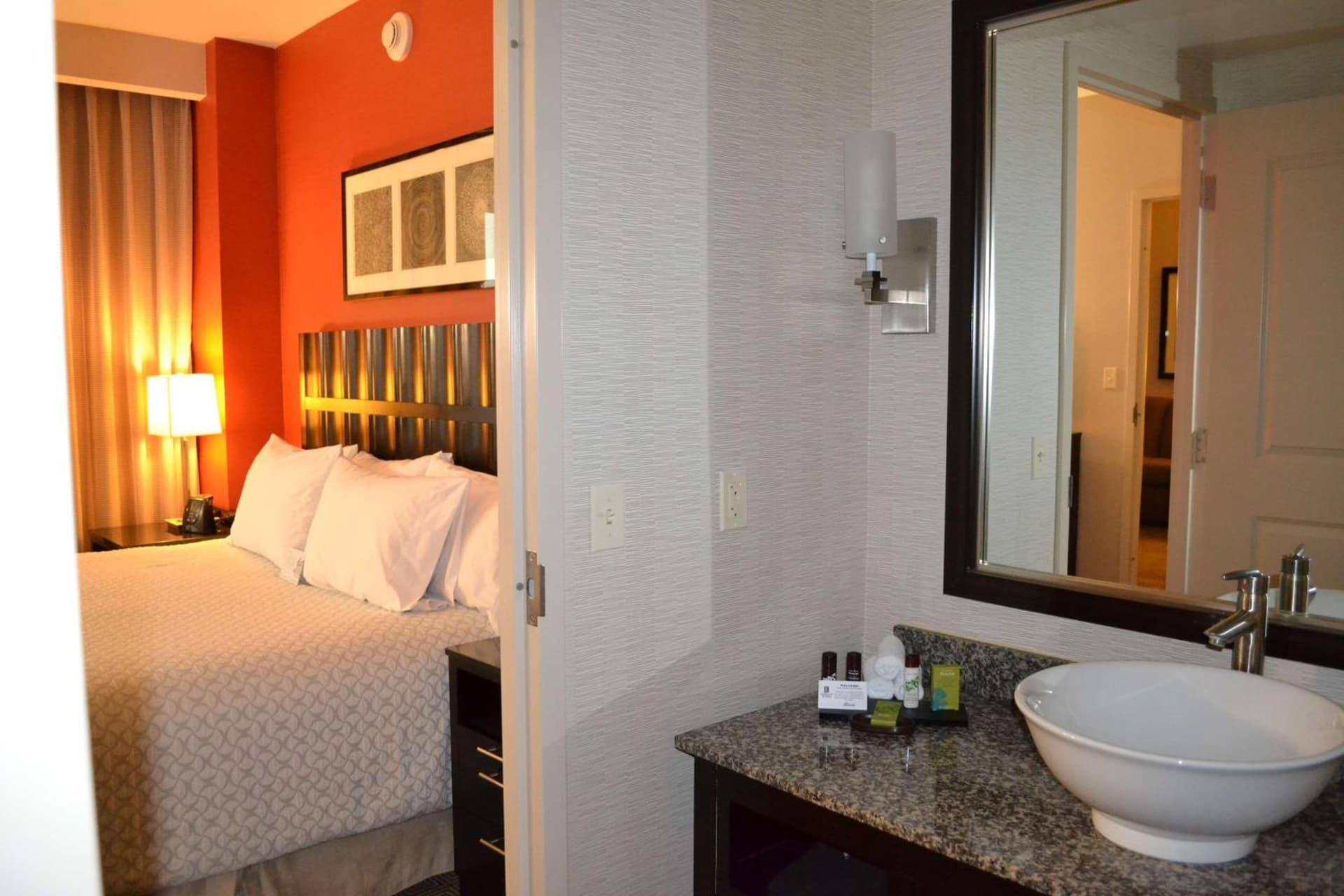 Embassy Suites Palmdale gallery photo in Palmdale, CA — image 9