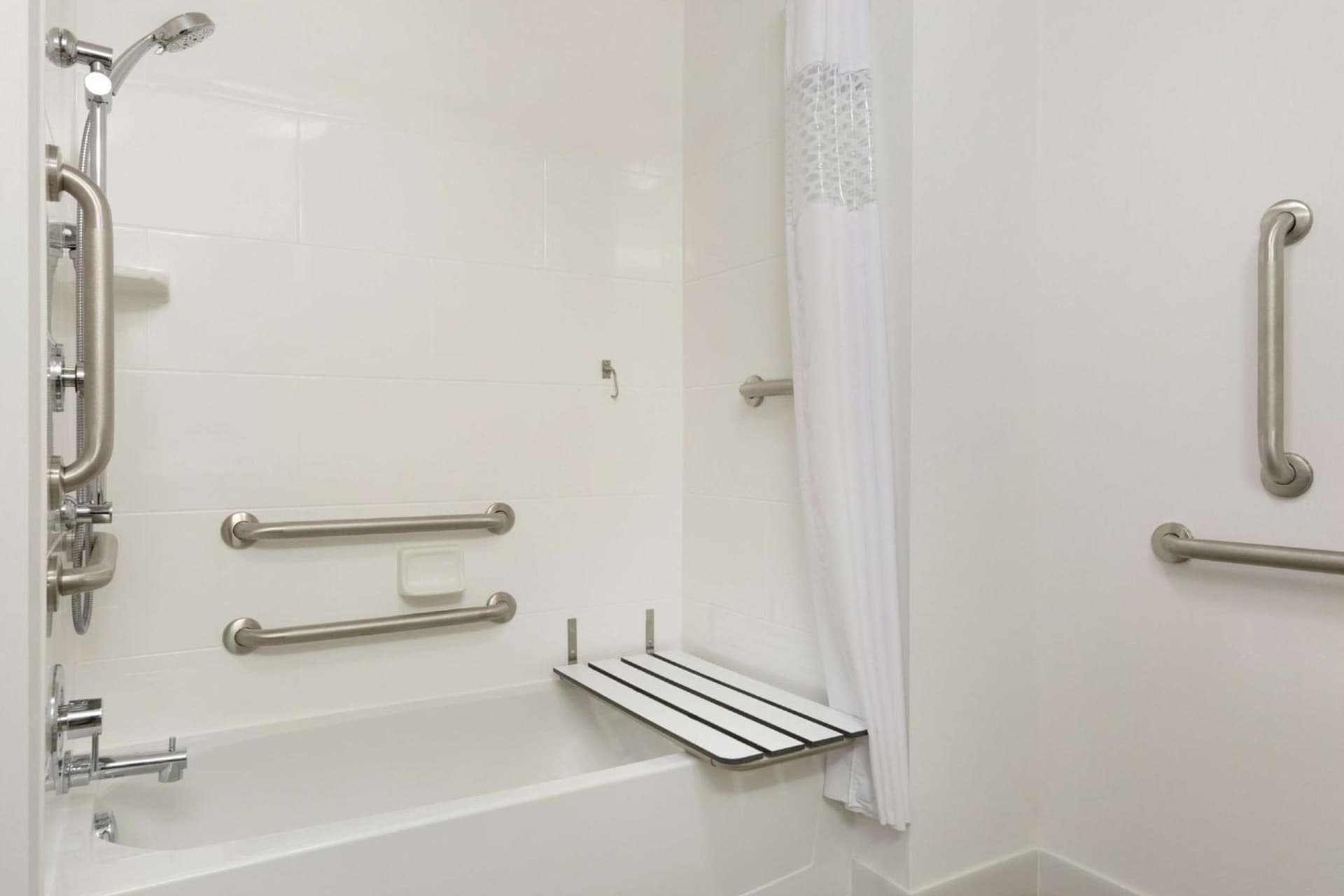 Hampton Inn By Hilton North Olmsted Cleveland Airport gallery photo in North Olmsted, OH — image 16