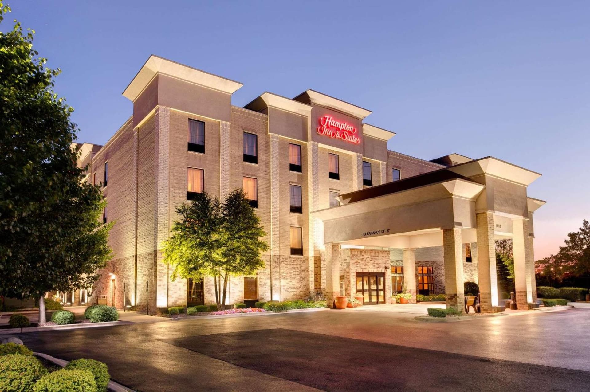 Hampton Inn & Suites Addison interior in Addison, IL — gallery photo 2