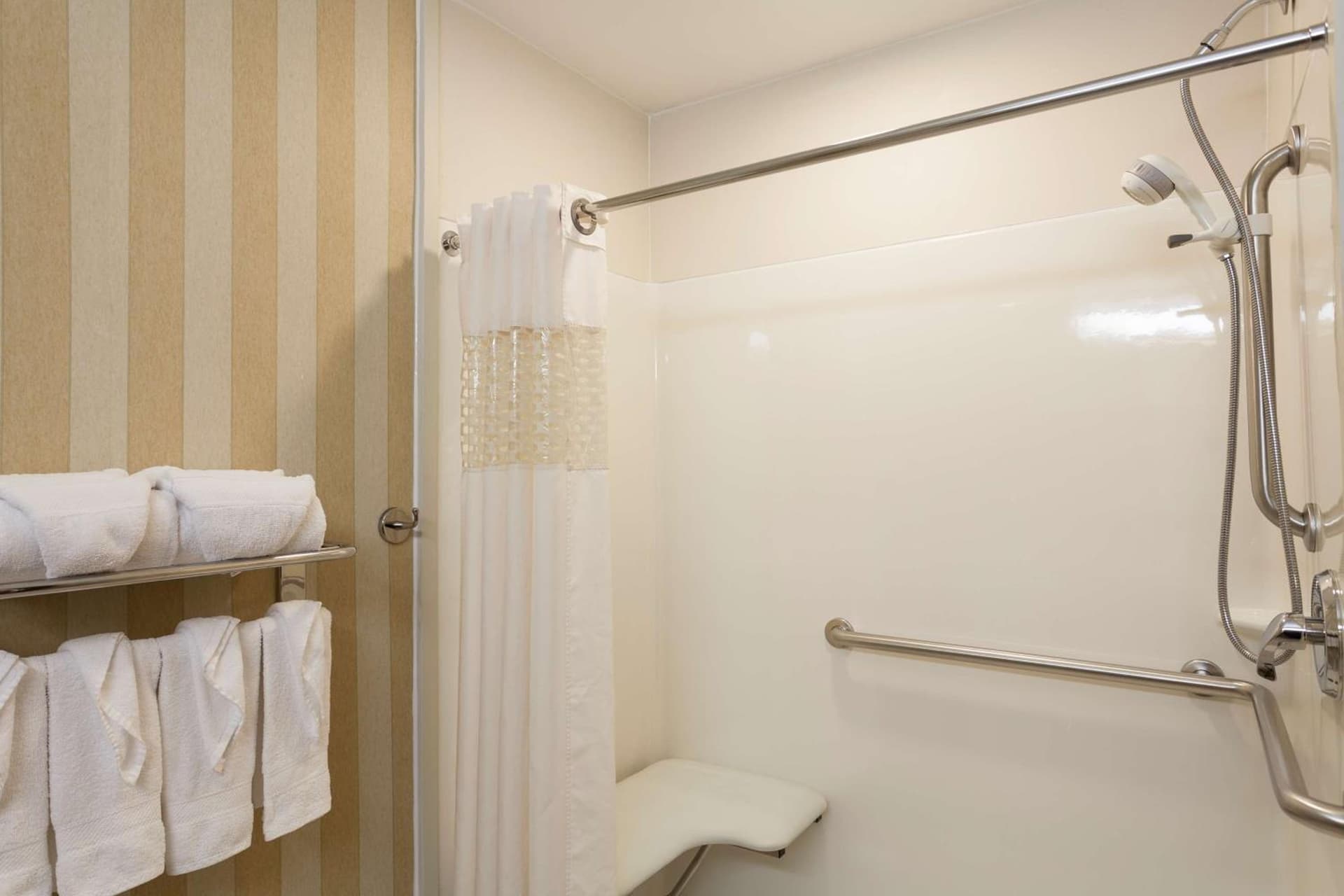Hampton Inn & Suites Addison gallery photo in Addison, IL — image 22