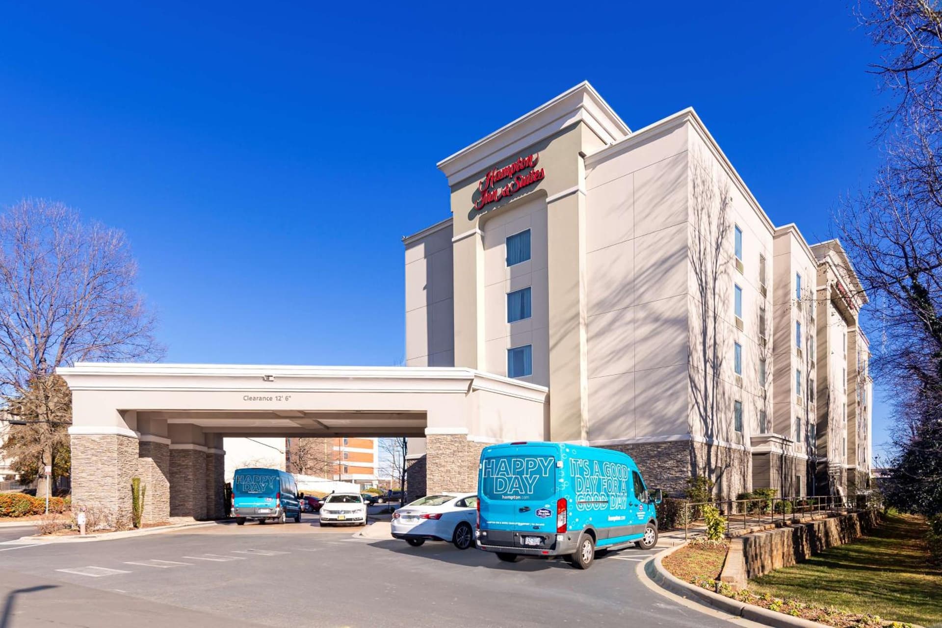 Hampton Inn & Suites Charlotte-Airport interior in Charlotte, NC — gallery photo 2